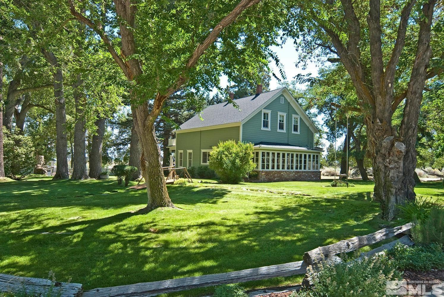 850 SHERIDAN LN - Photo 3
