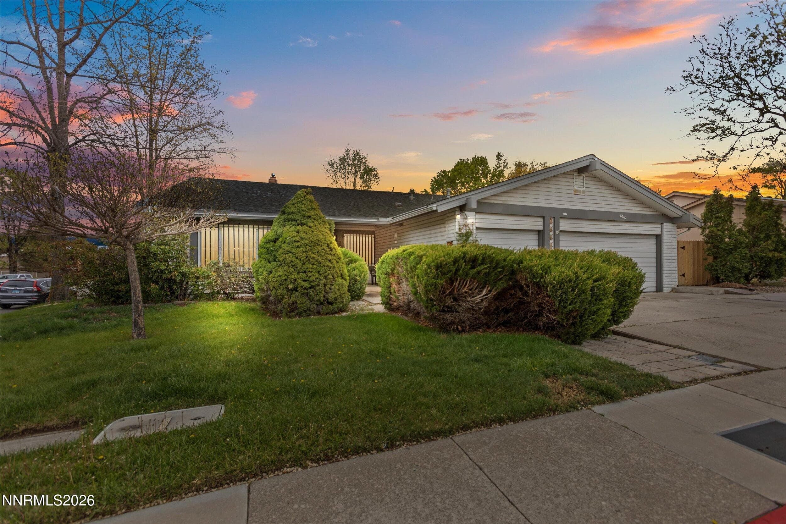 4960 Lakeside Dr — photo 1