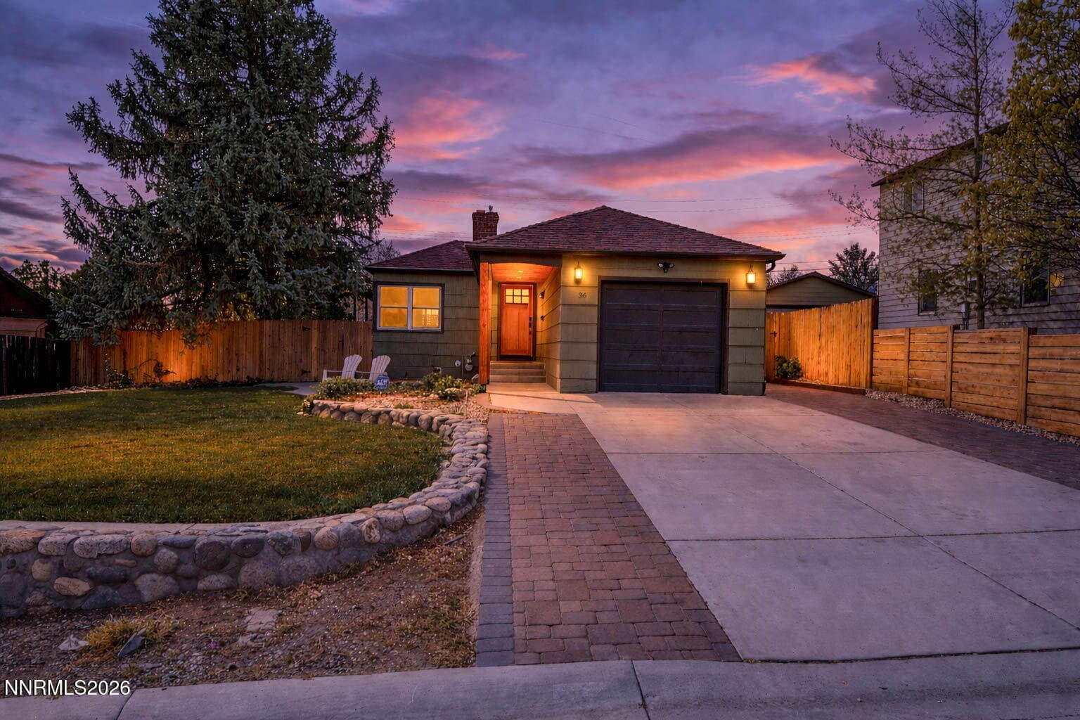36 RAYMOND DR - Photo 1