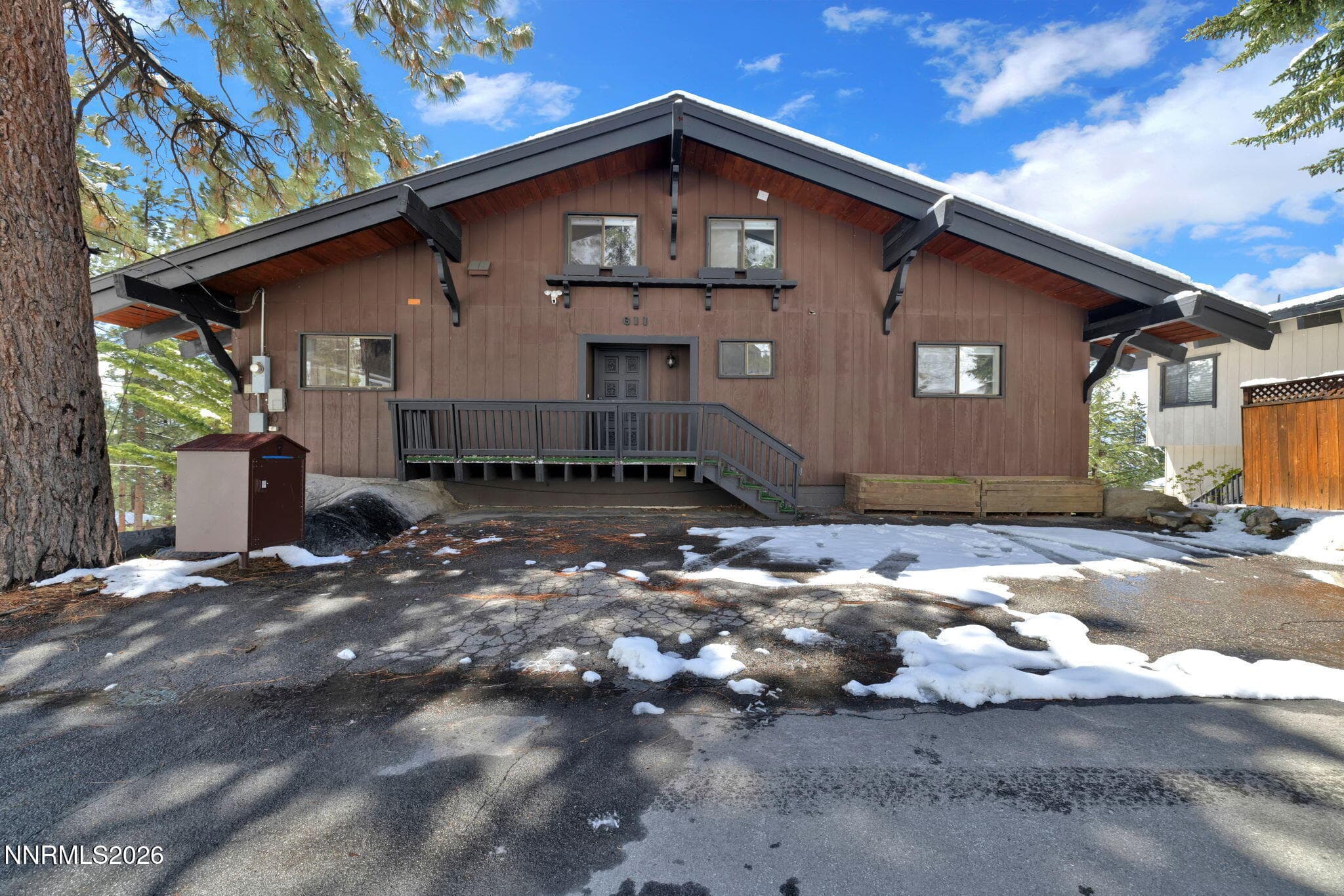 611 Jerry Dr — photo 2