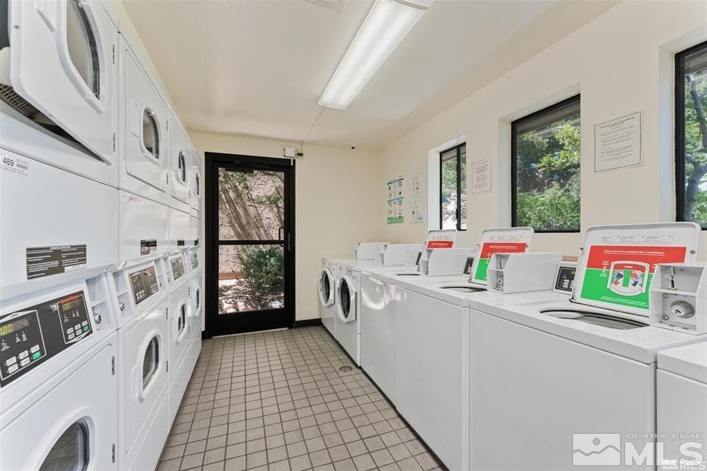 2955 Lakeside Dr Unit 220 — photo 2