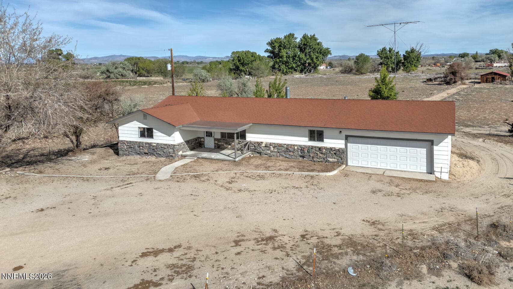 550 WADE LN - Photo 2