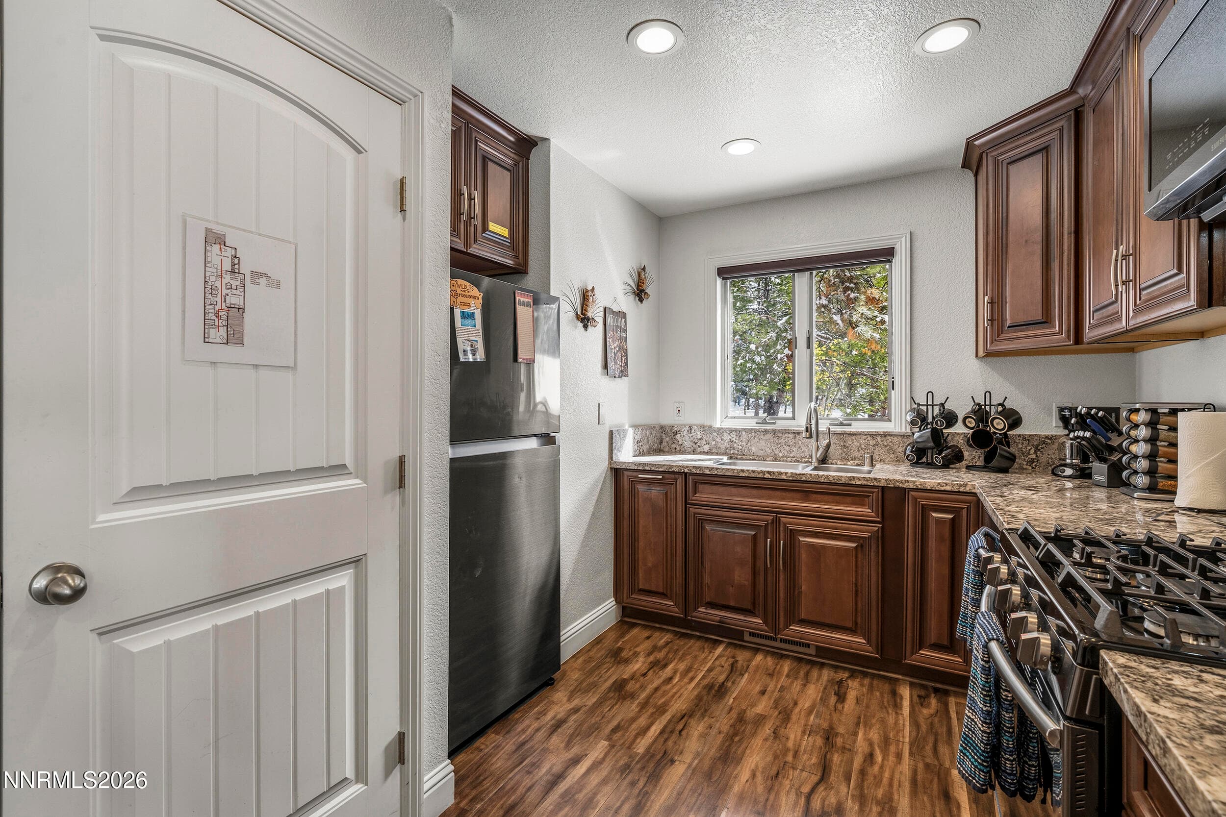 939 INCLINE WAY - See more photos