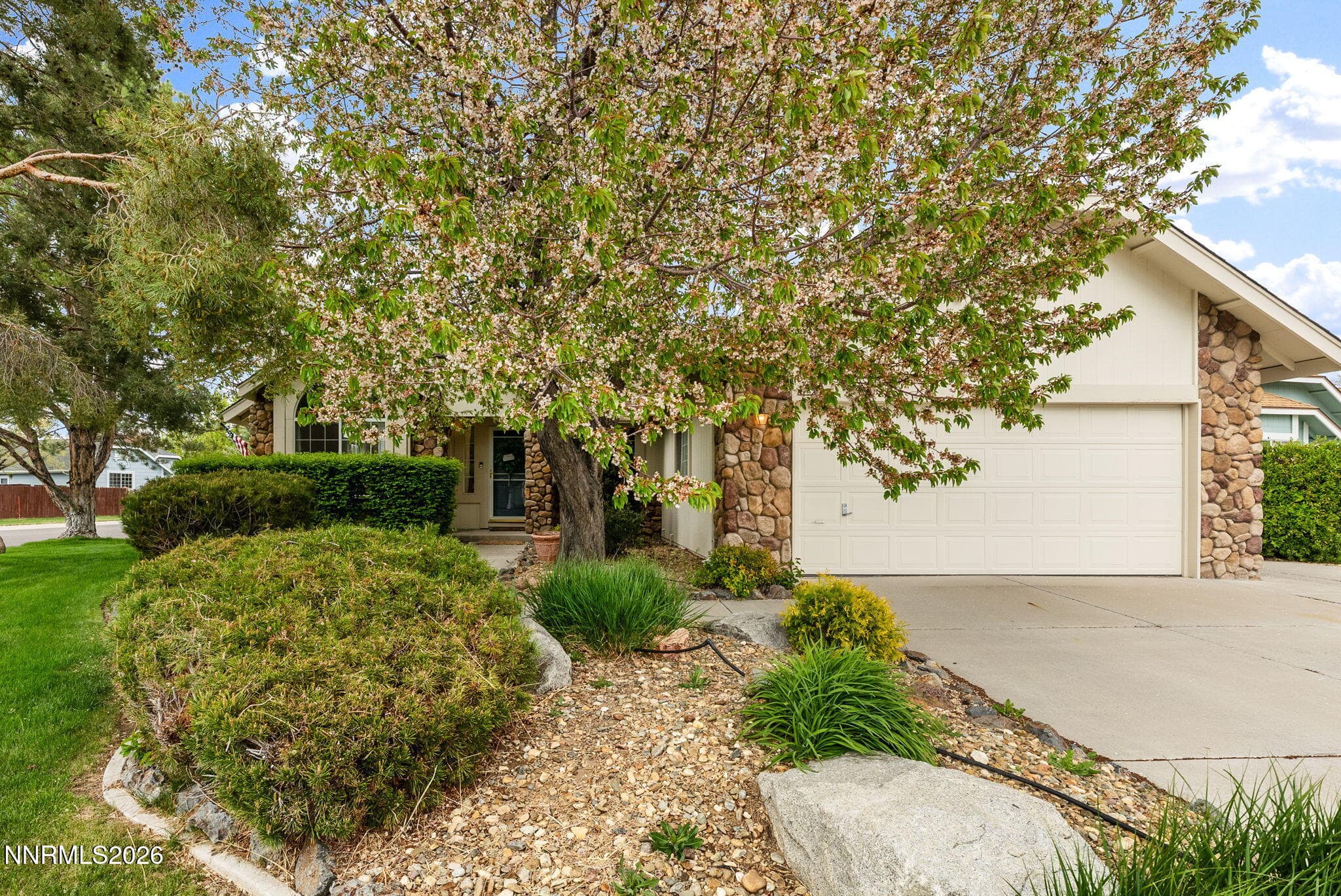 1709 Lantana Dr — photo 2