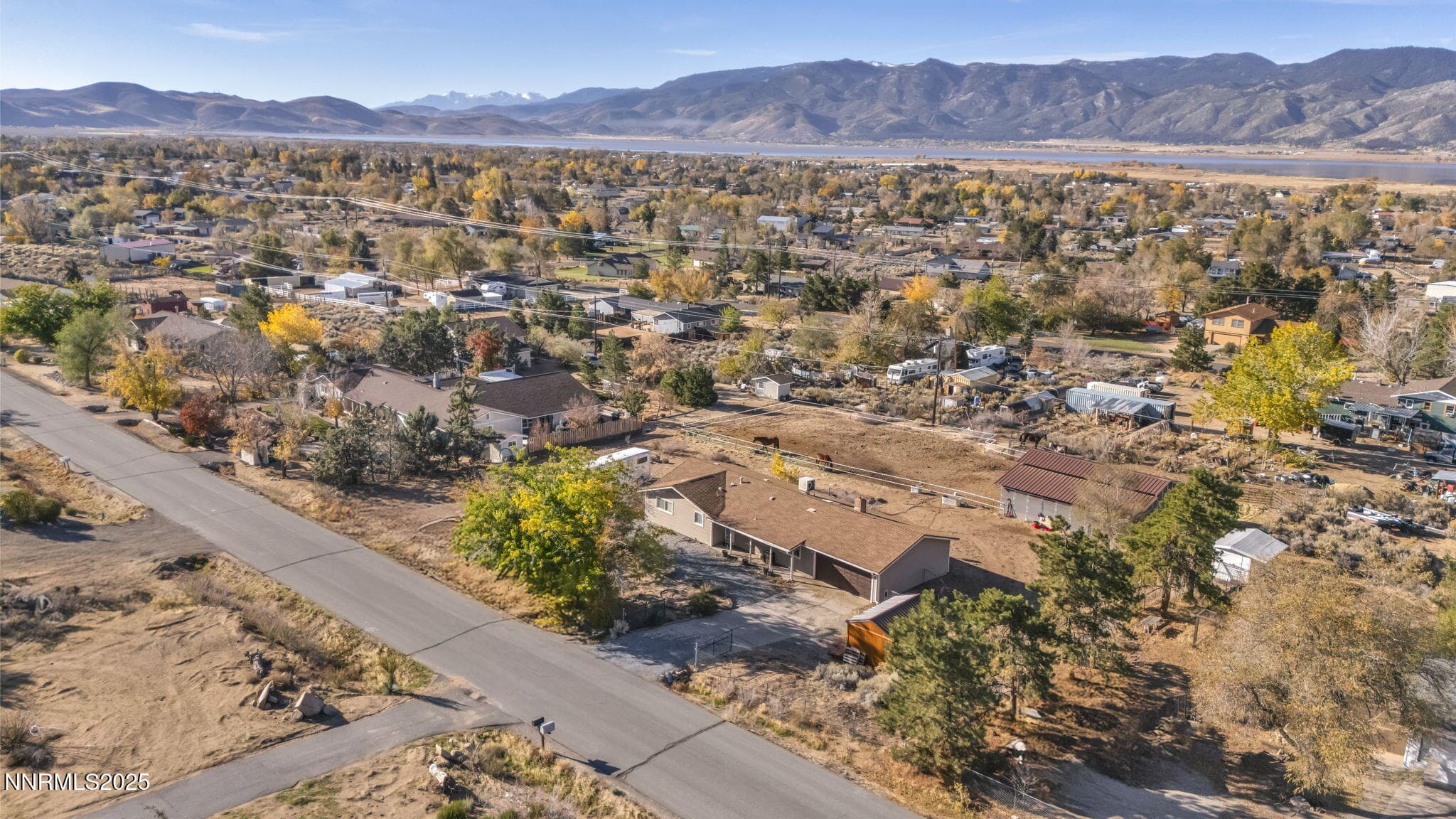 2075 BUCKSKIN DR - Photo 2