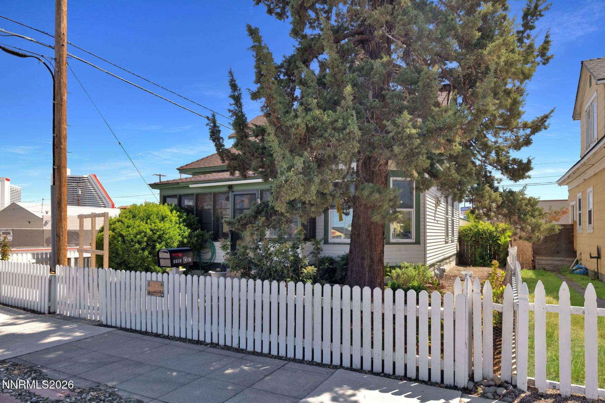 1701 C St — photo 2