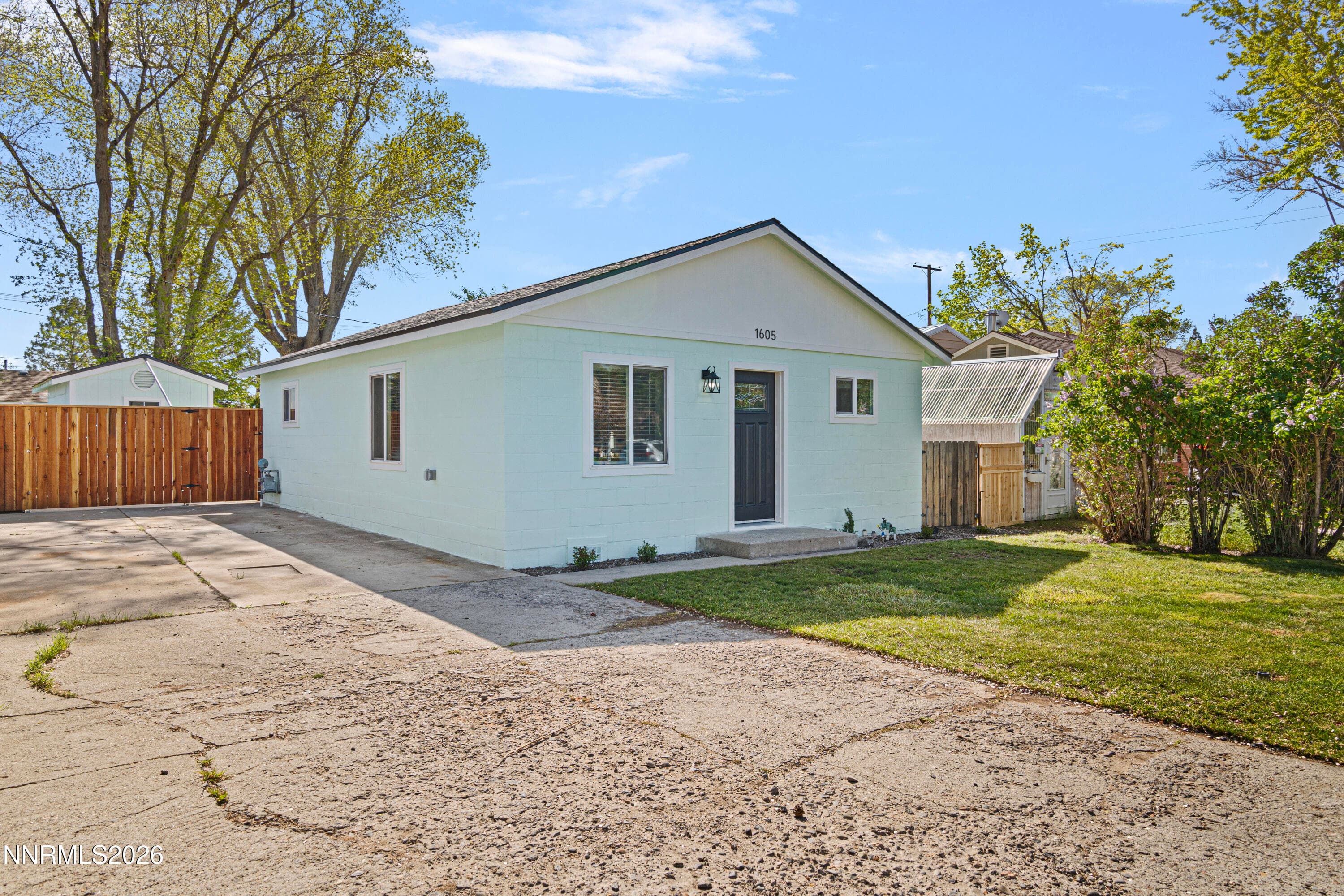 1605 N DIVISION ST - Photo 3