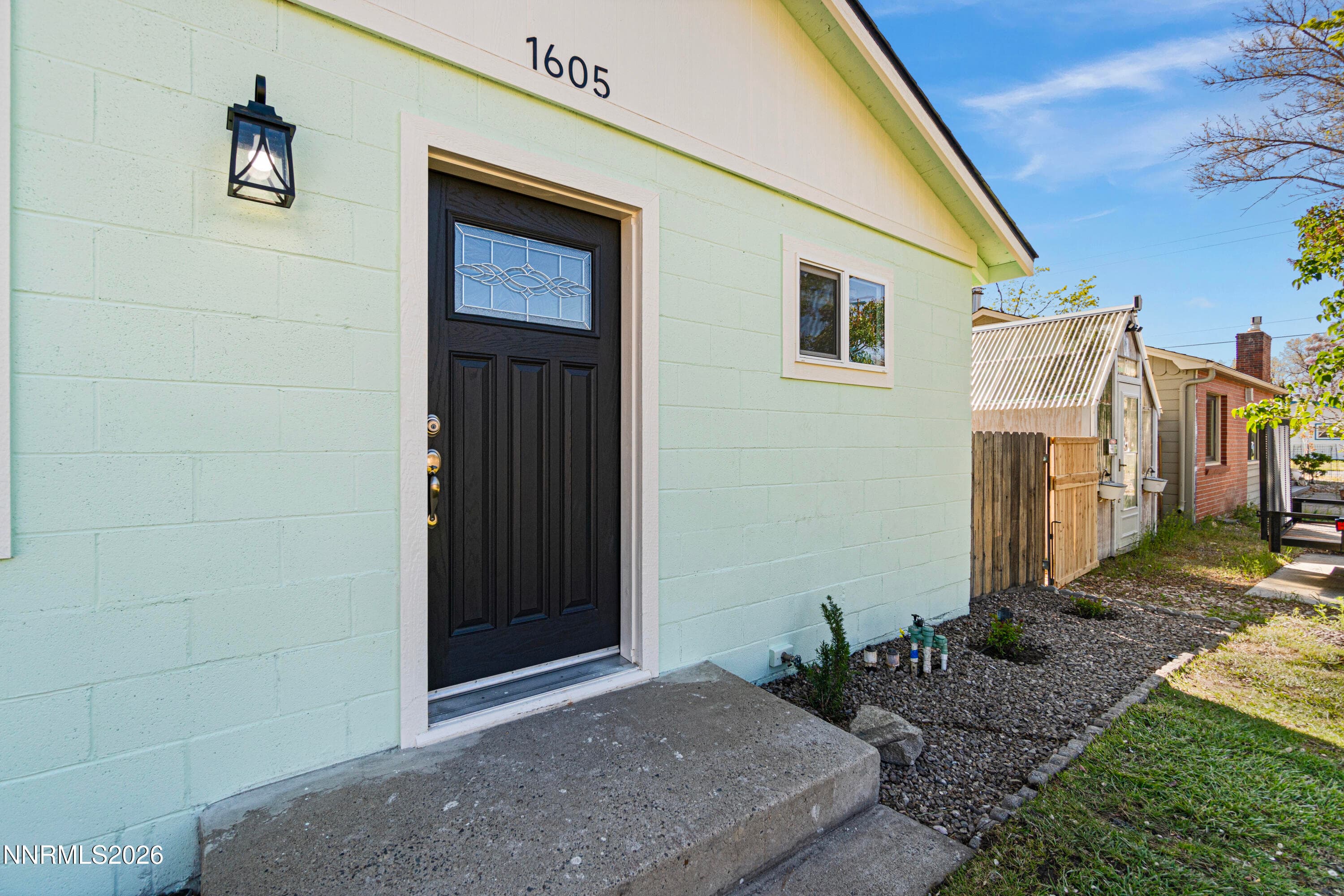 1605 N DIVISION ST - Photo 4