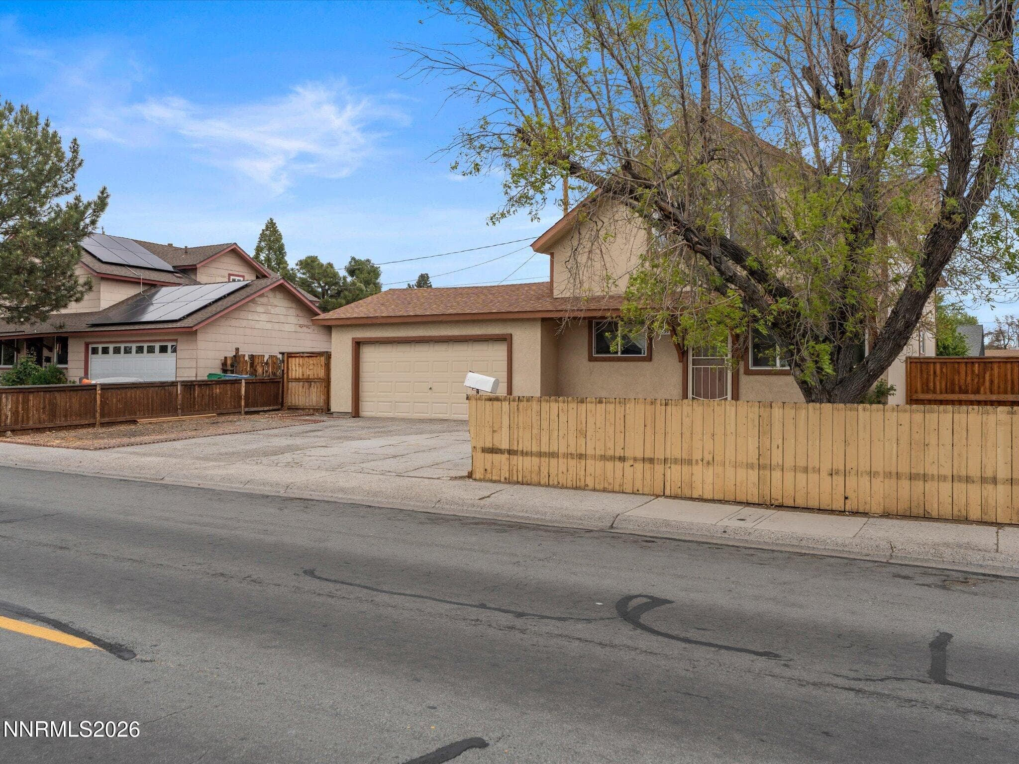 2575 E 9TH ST - Photo 4