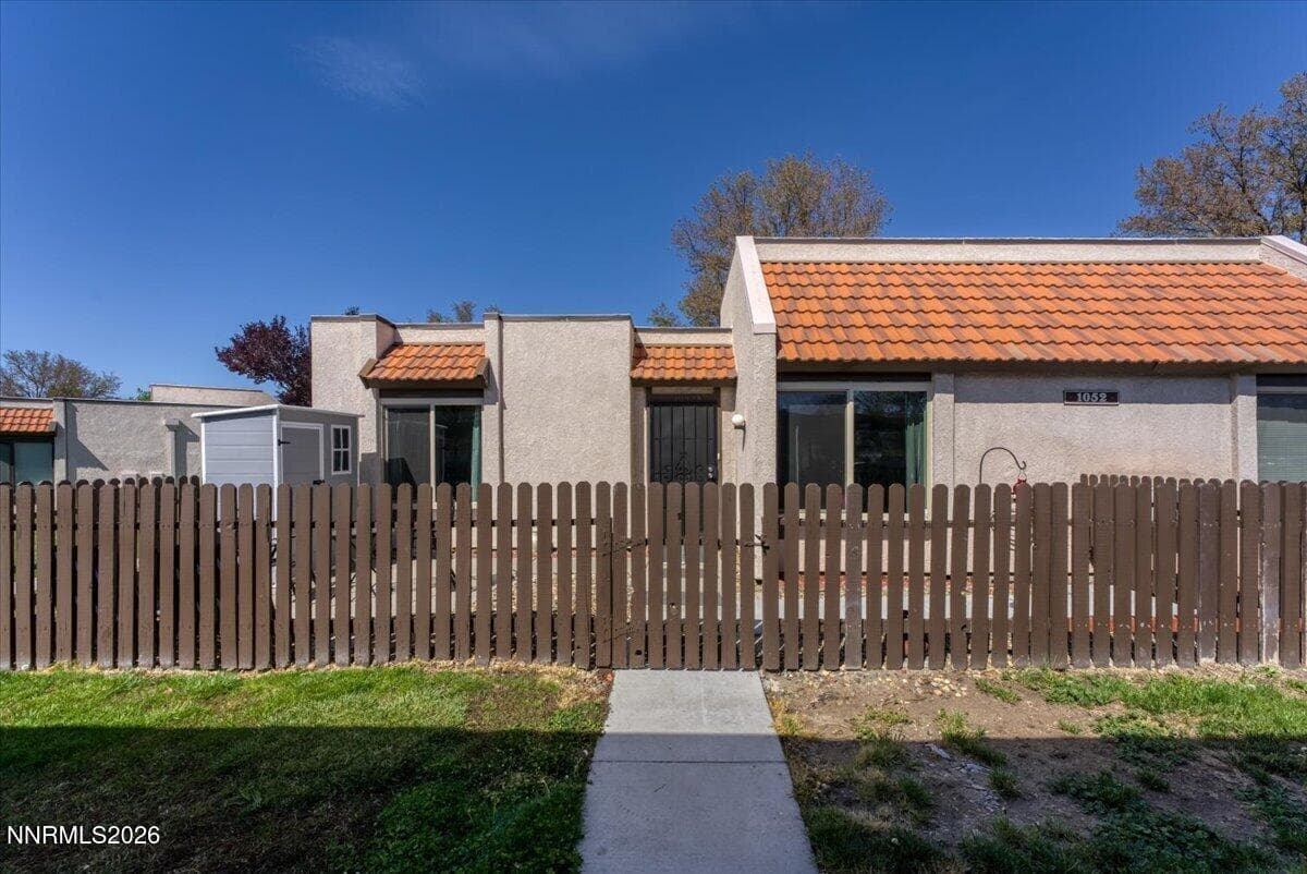 1052 Baywood Dr B — photo 2