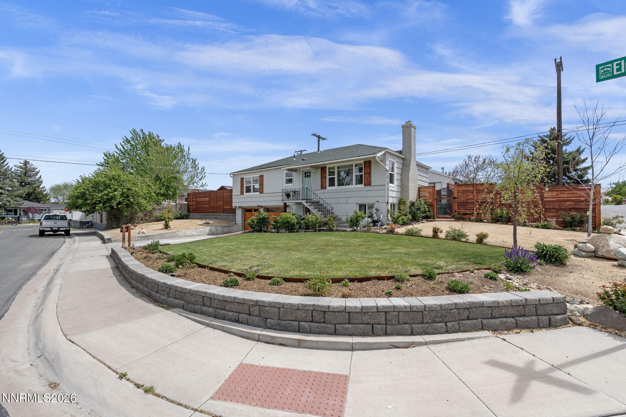 1530 Elmcrest Dr — photo 1
