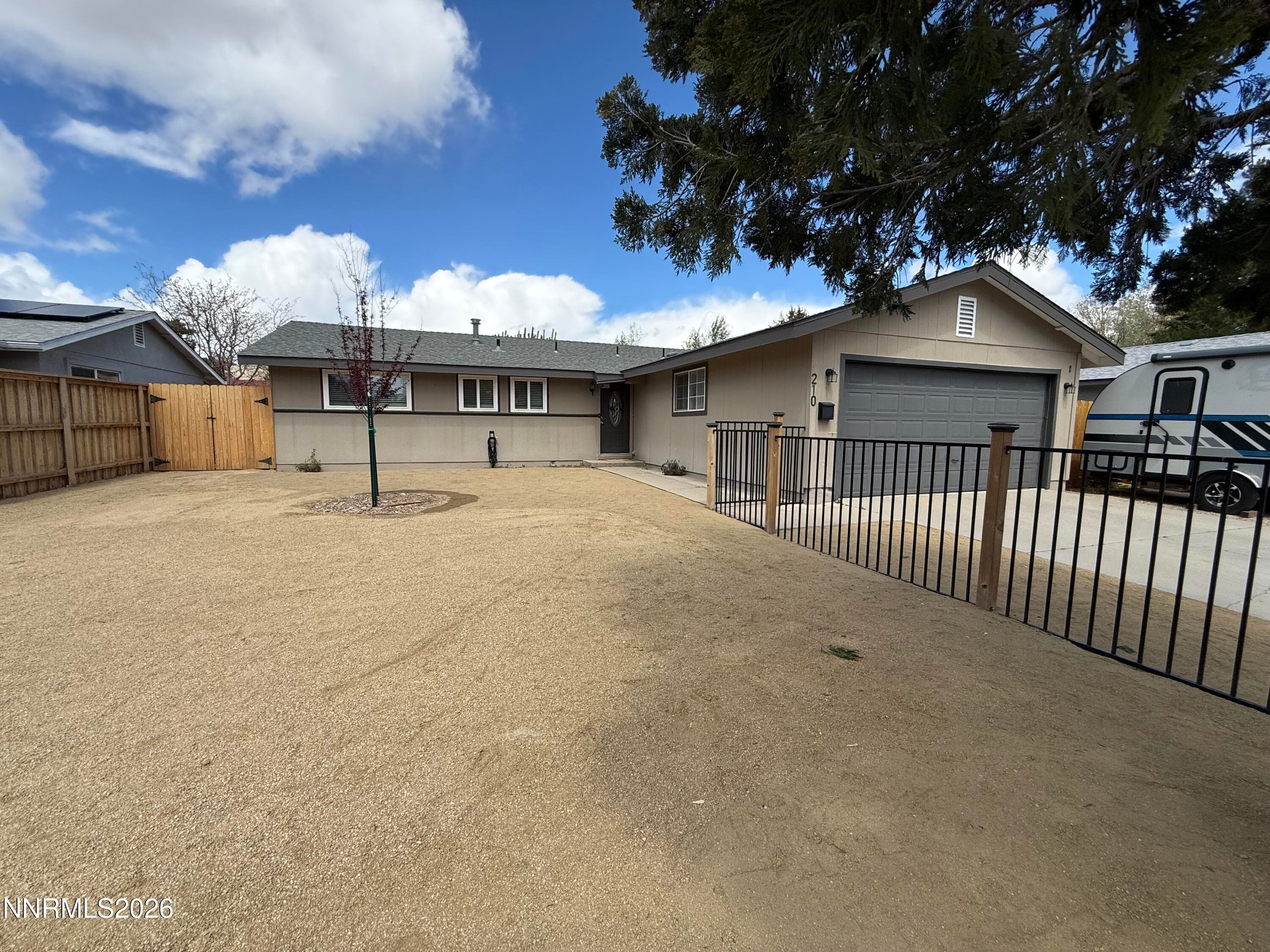 210 W Applegate Way — photo 1
