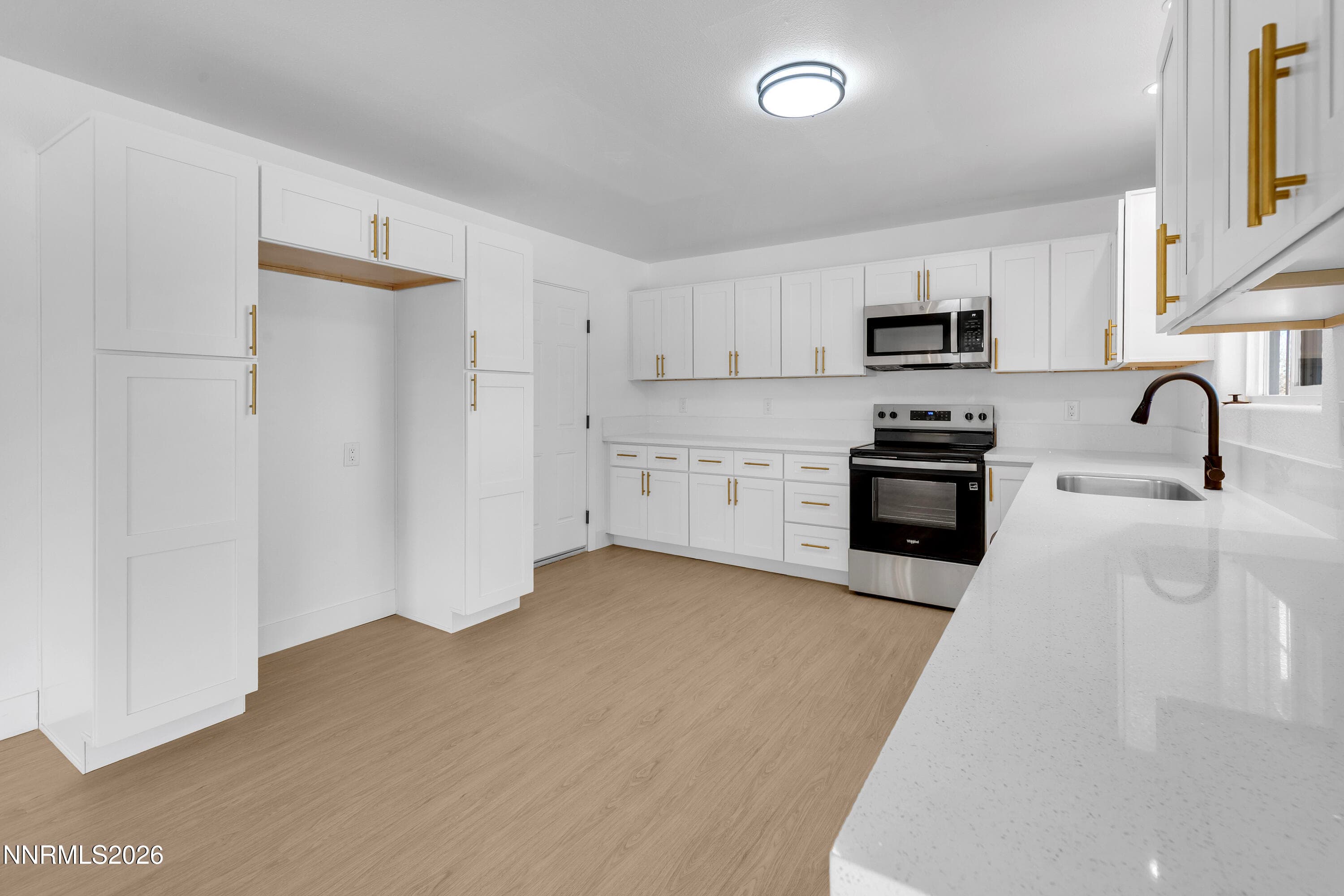 10130 Manassas Dr — photo 2