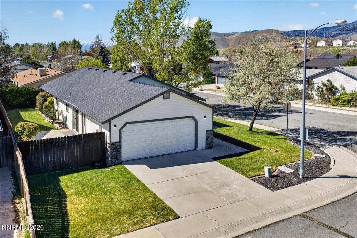 2445 Marian Ave — photo 2