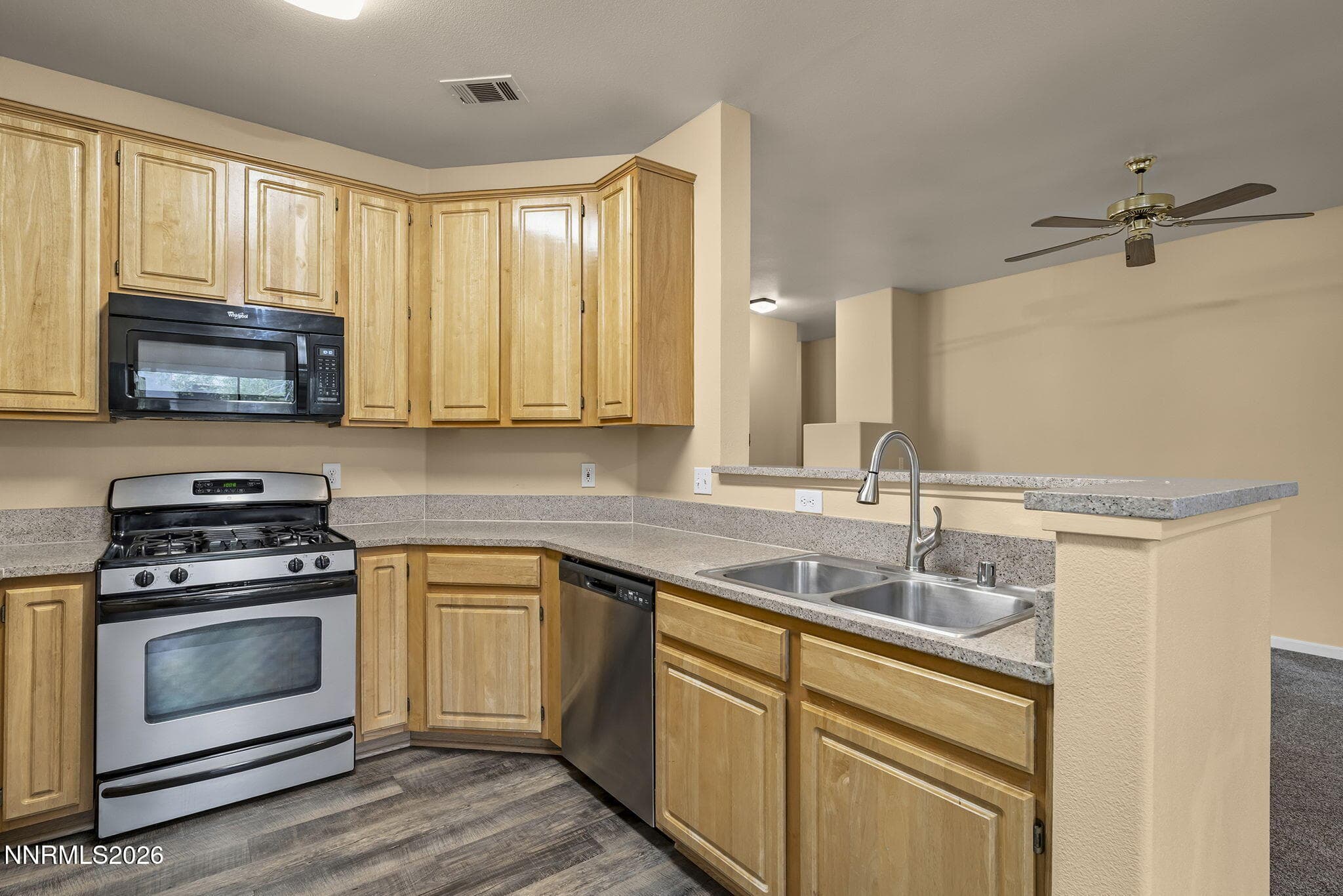 900 South Meadows Parkway APT 424 — photo 2