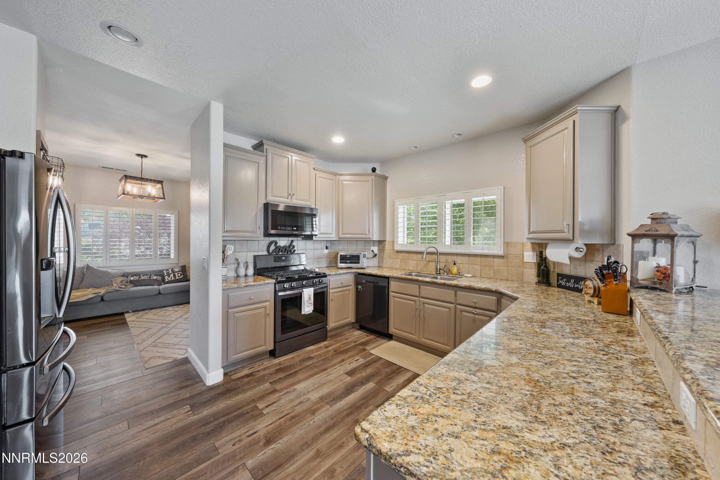930 DEMOS CT - Photo 5
