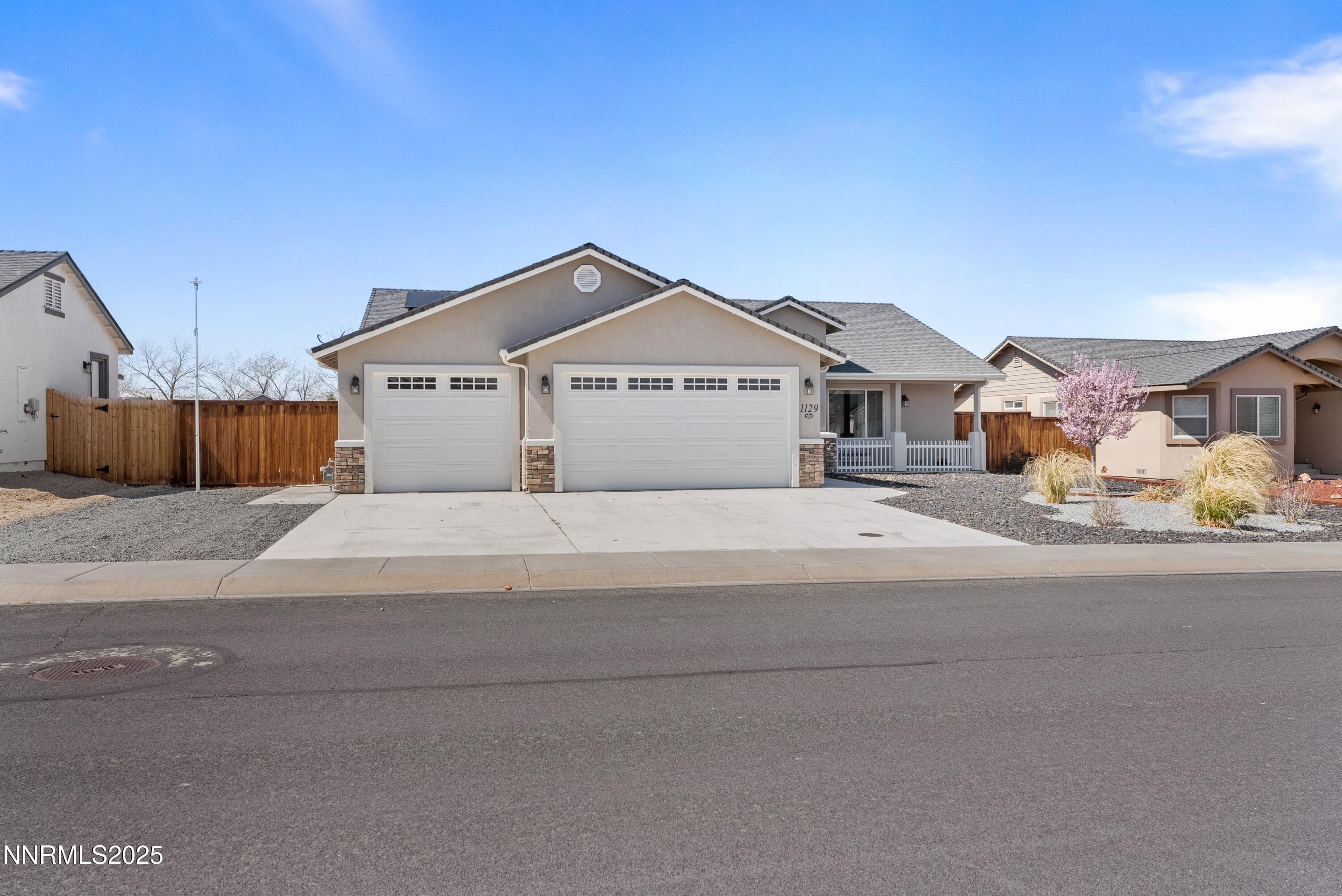 1129 DIXIE LN - Photo 1