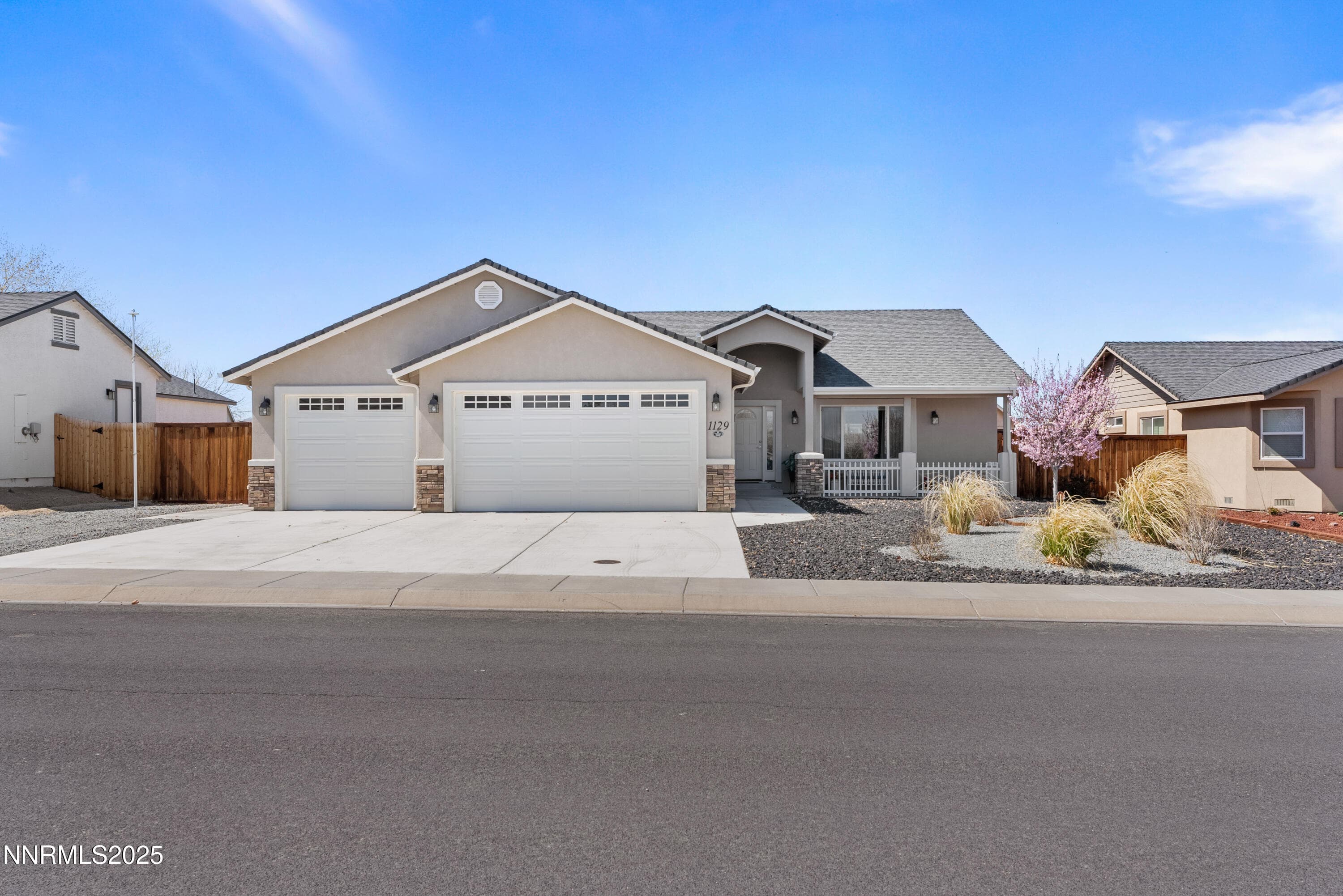 1129 DIXIE LN - Photo 2