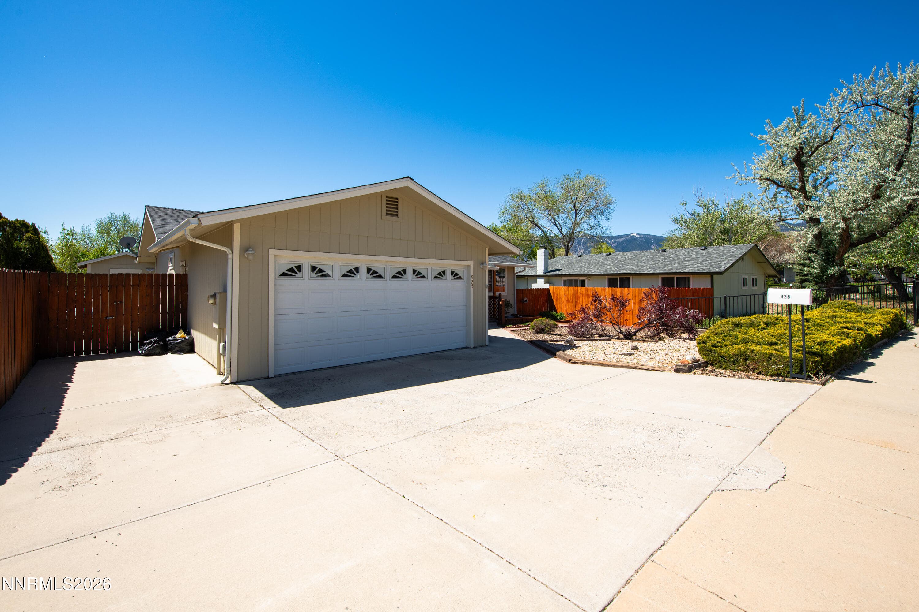925 Tourmaline Dr — photo 2