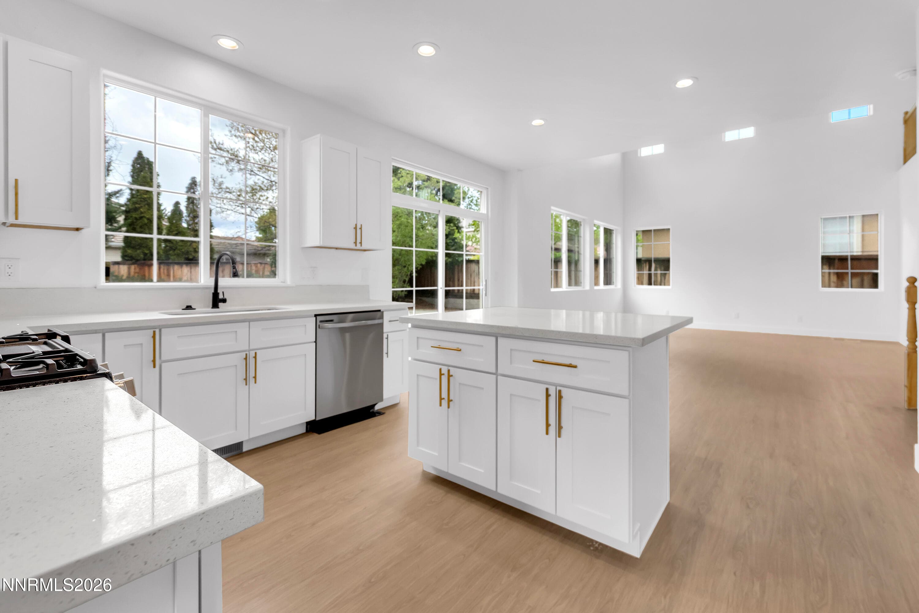 2158 Capri Ln — photo 1