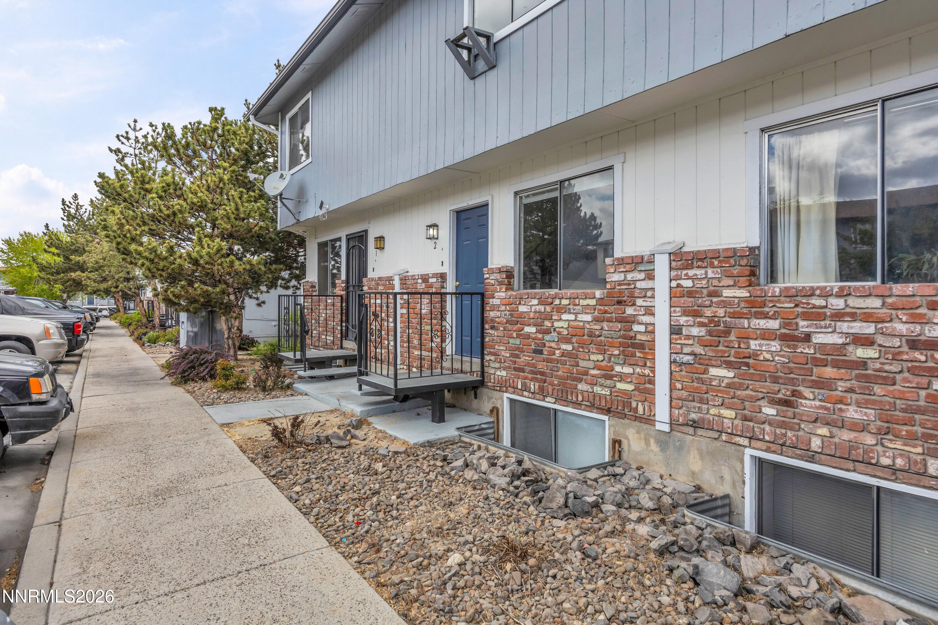 1414 E 9TH ST - Photo 3