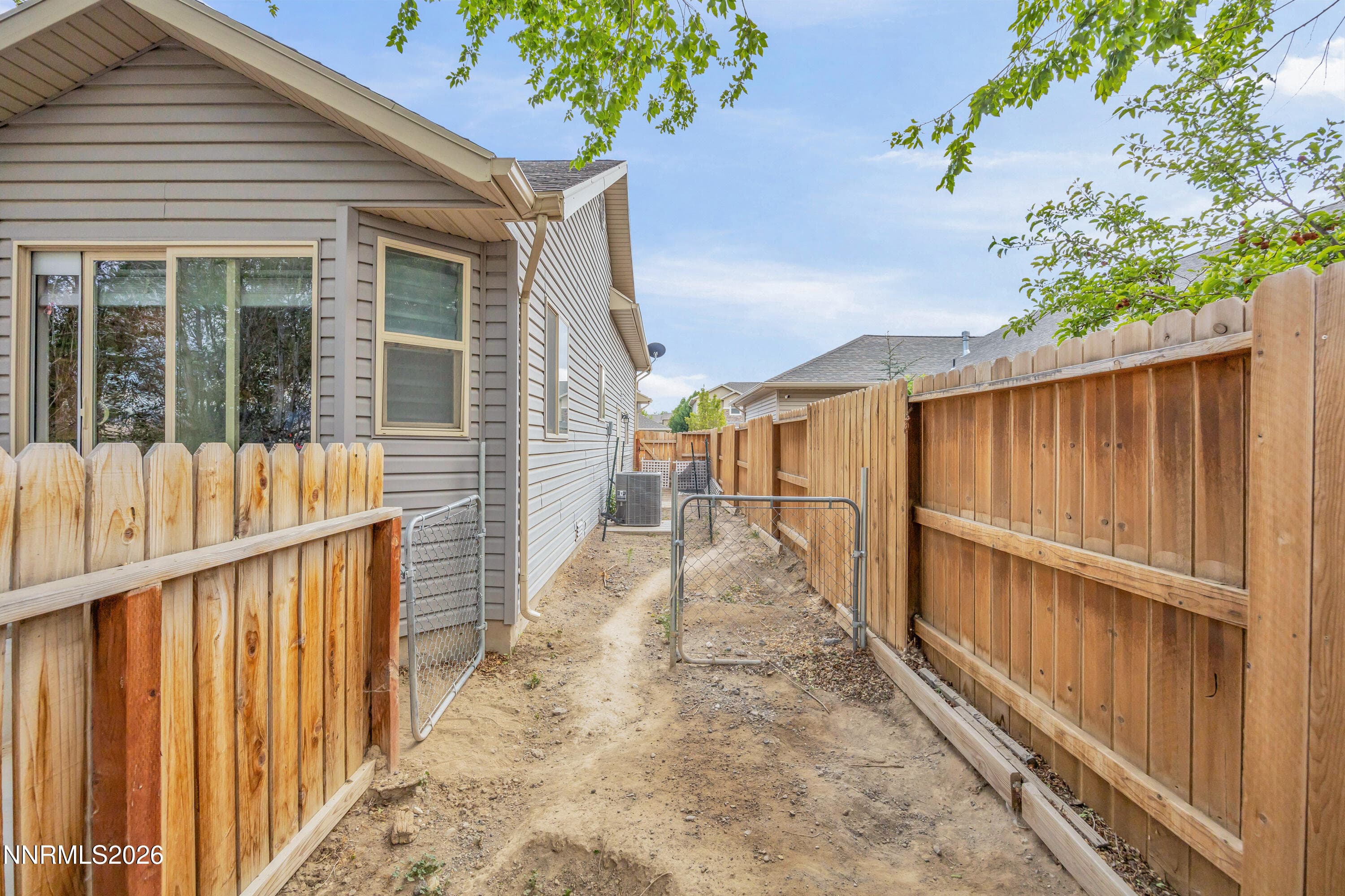 210 Heather Ln — photo 37
