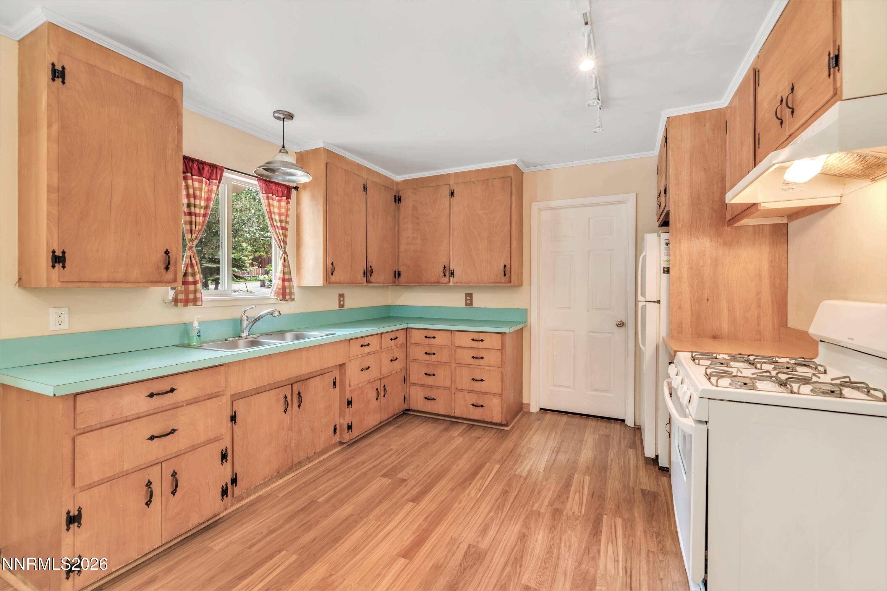 1002 Red Fir Dr — photo 4