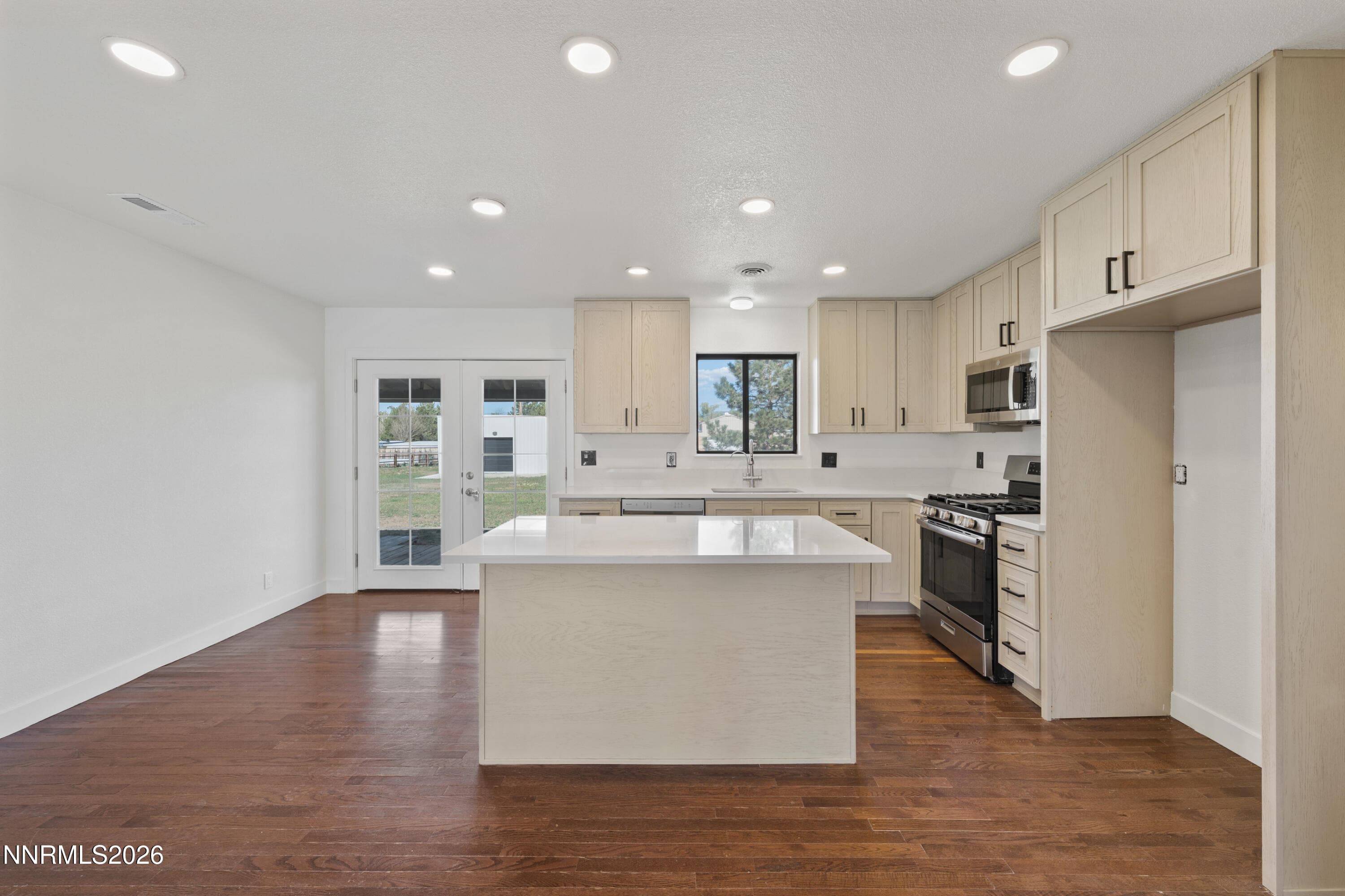 3587 ARCADIA DR - Photo 4