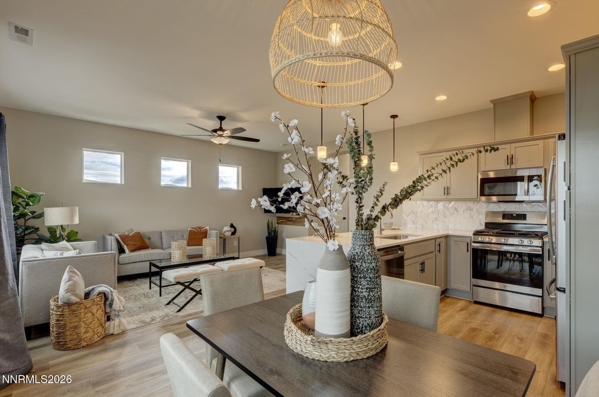 528 BAYONNE AVE - Photo 2