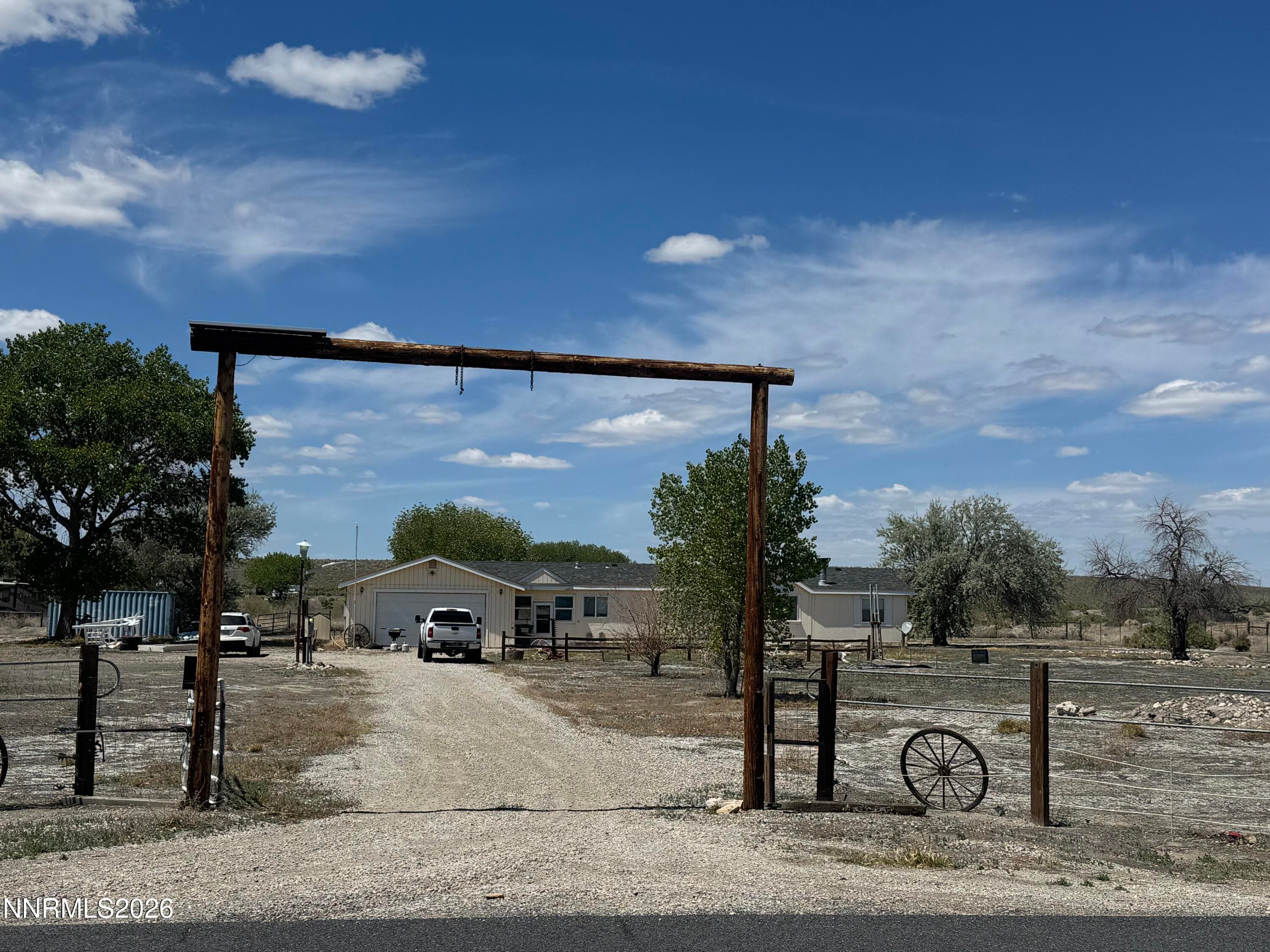 3525 Soda Lake Rd — photo 2