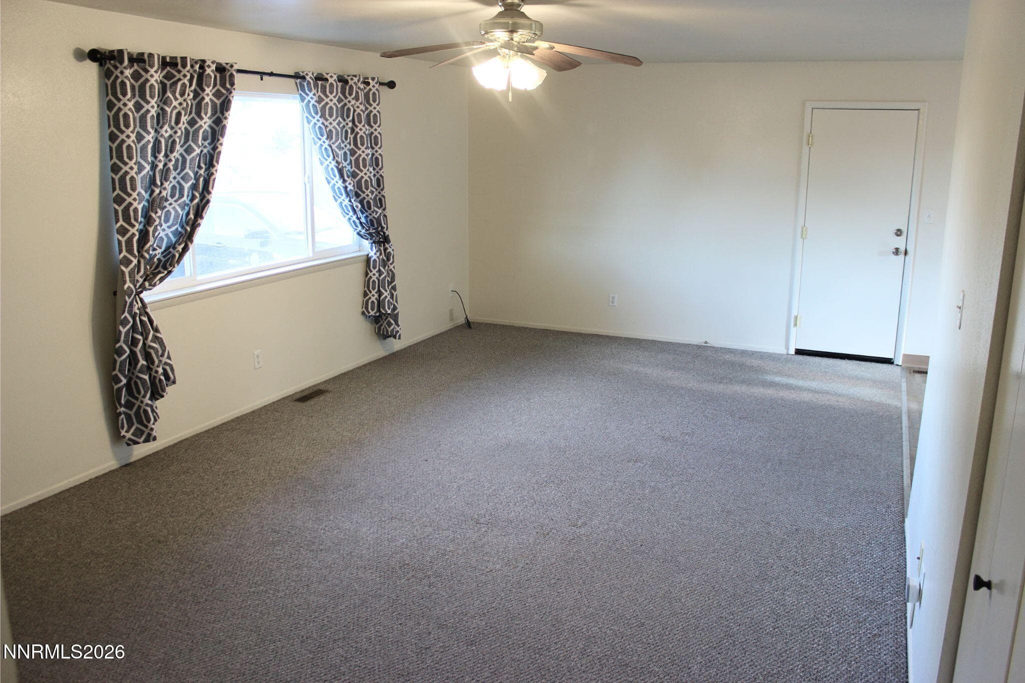 831 Sunset Dr — photo 2