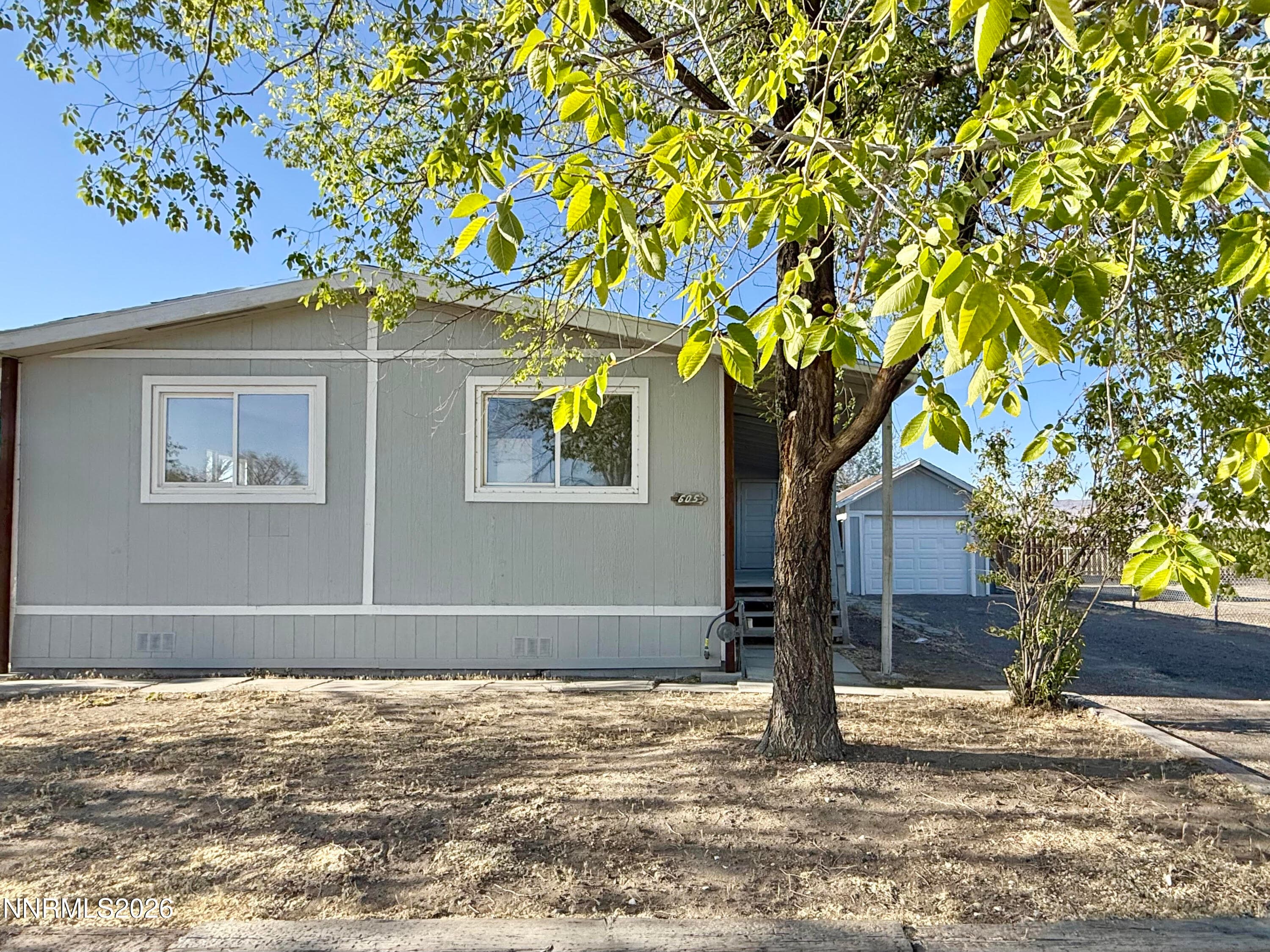 605 BIRCH CT - Photo 4
