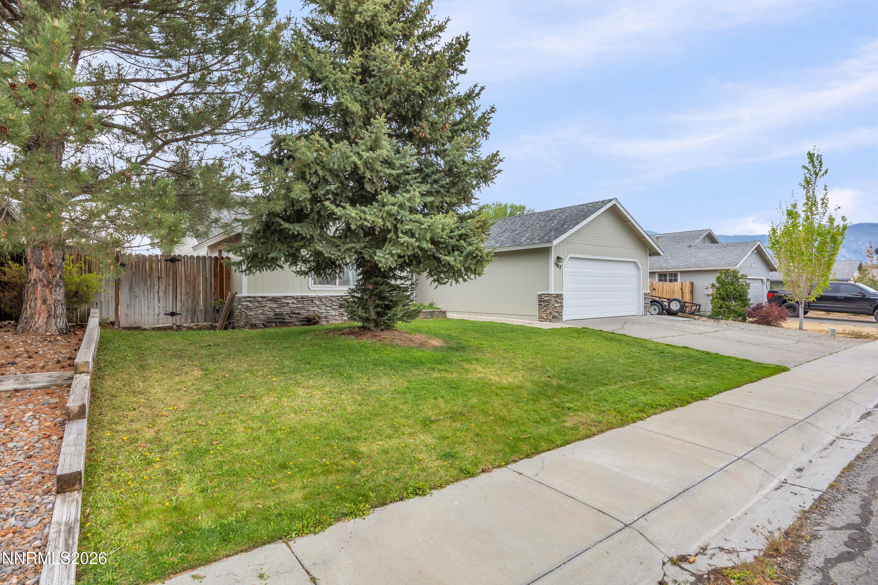 987 Haystack Dr — photo 2