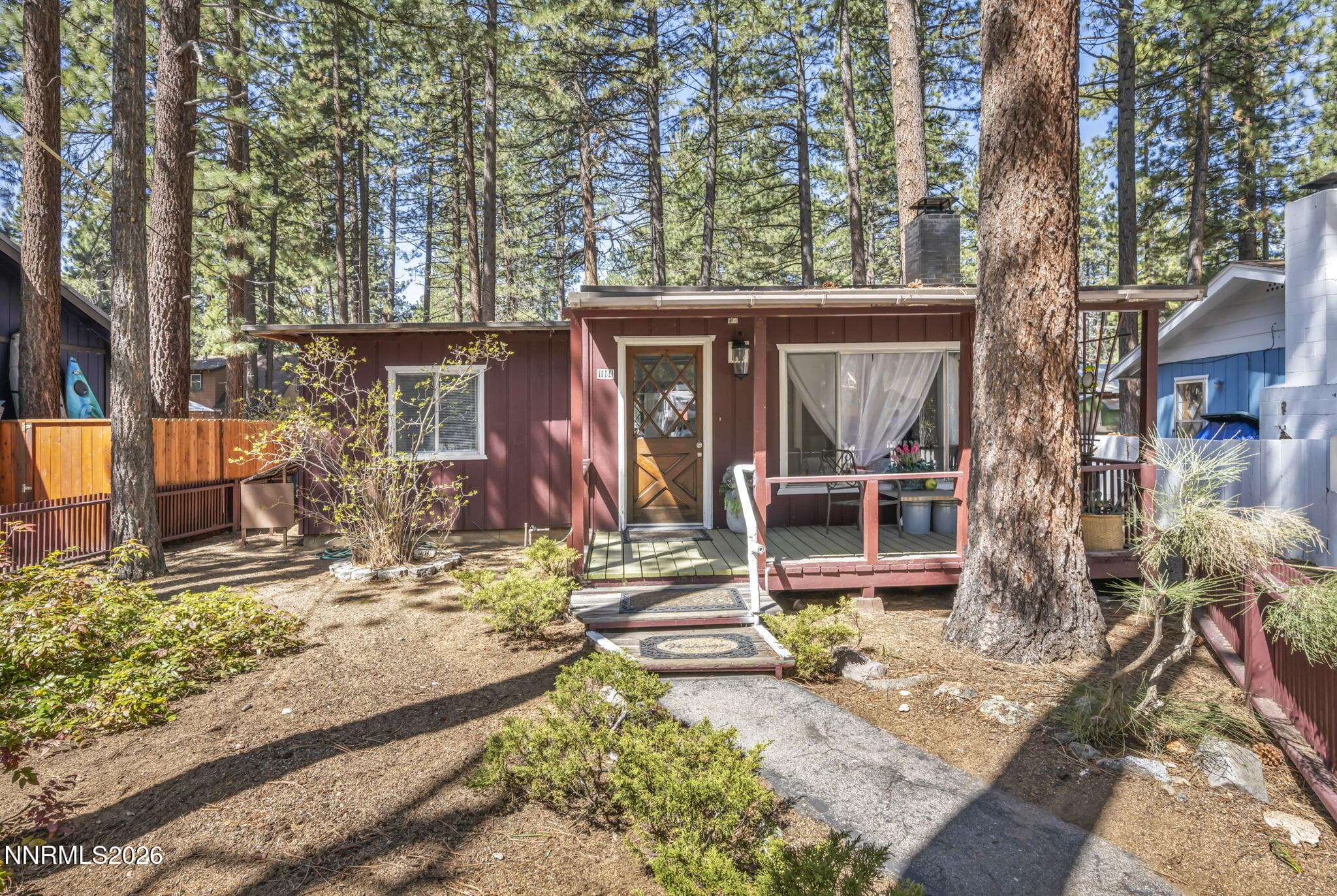 1084 Juniper Ave — photo 1