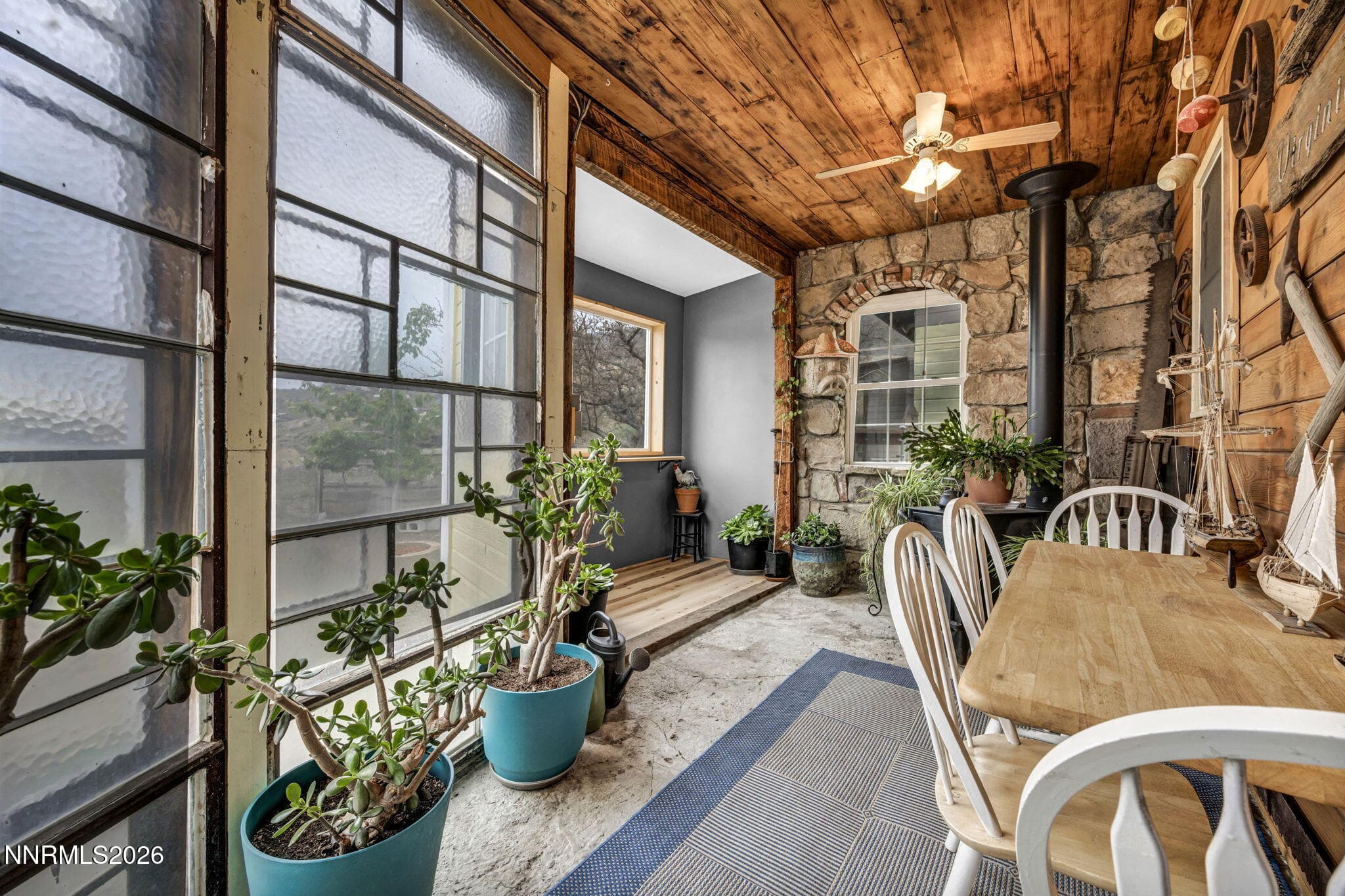 274 S L ST - Photo 3