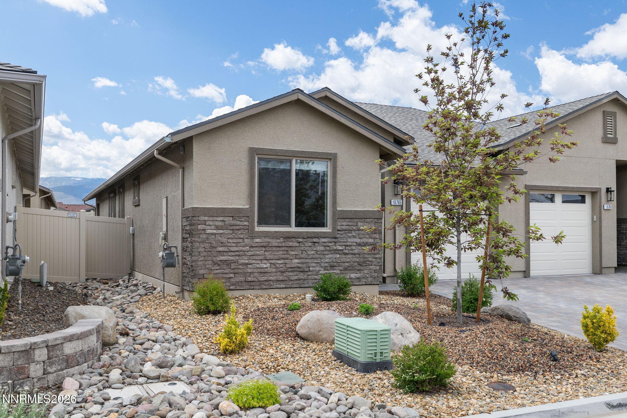 10765 FARMSTEAD LN - Photo 2