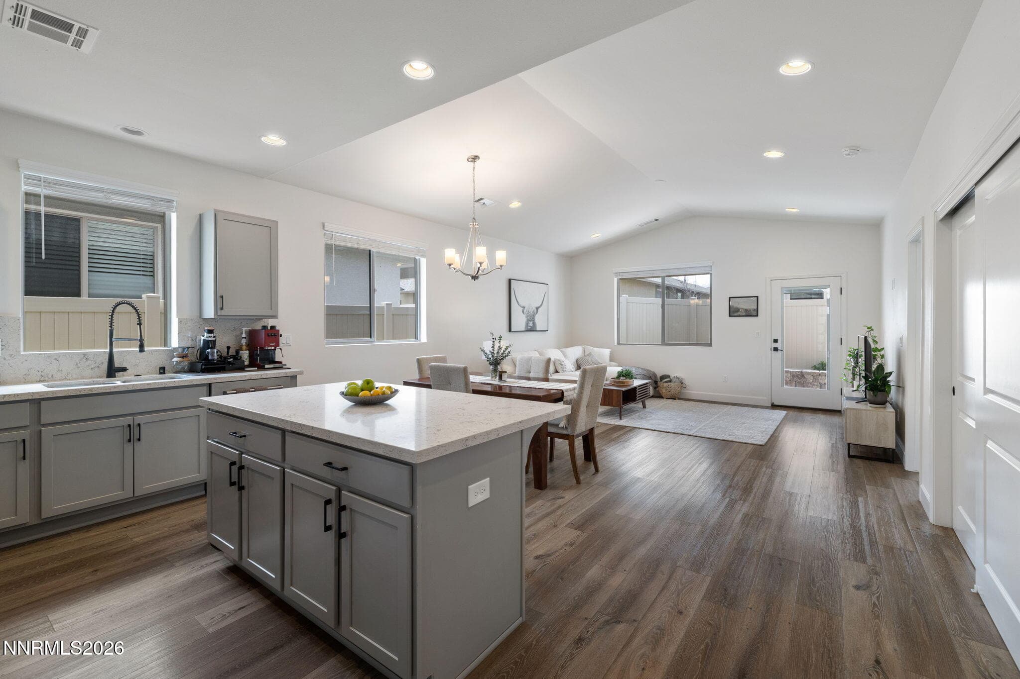 10765 FARMSTEAD LN - See more photos