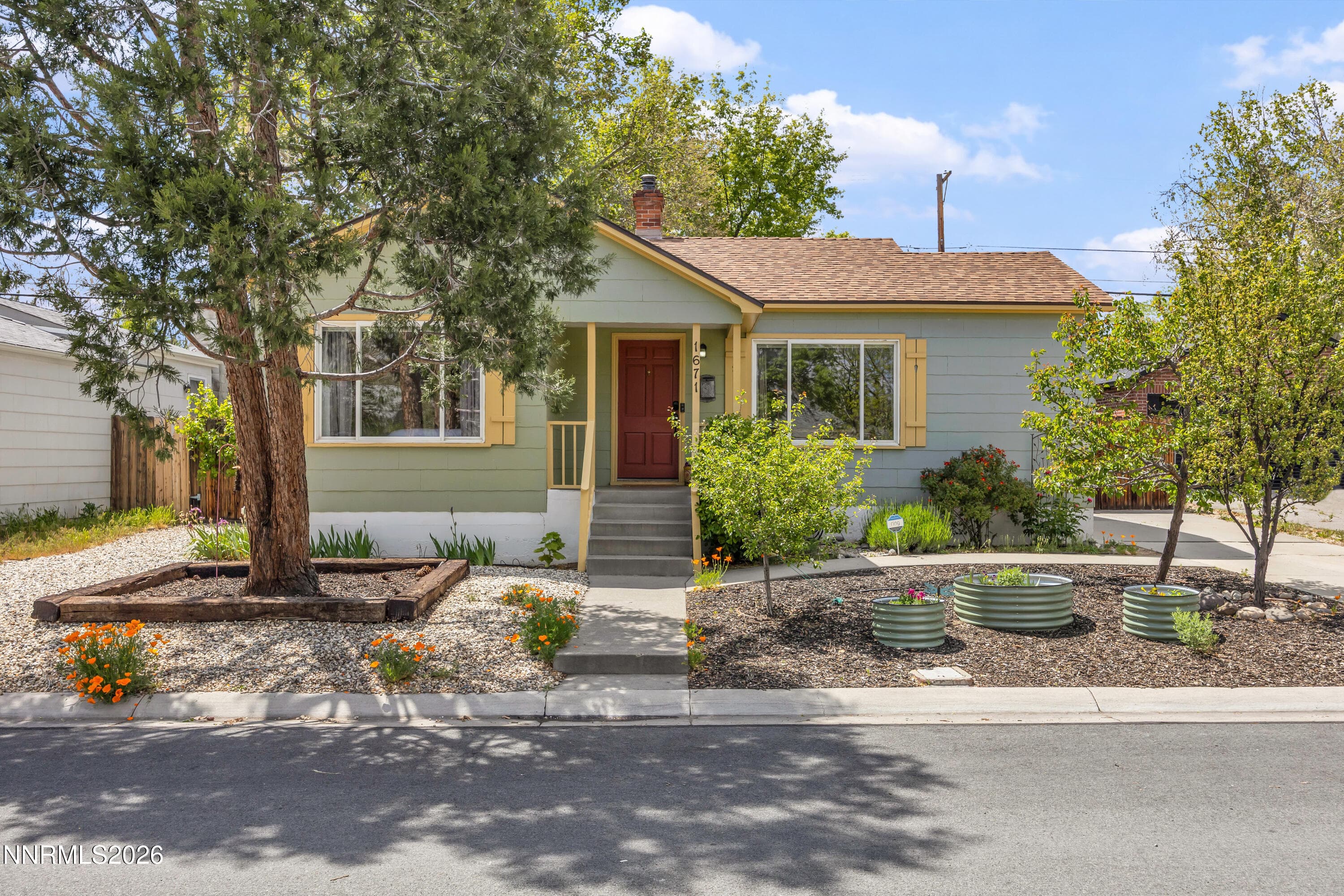 1671 Ordway Ave — photo 1