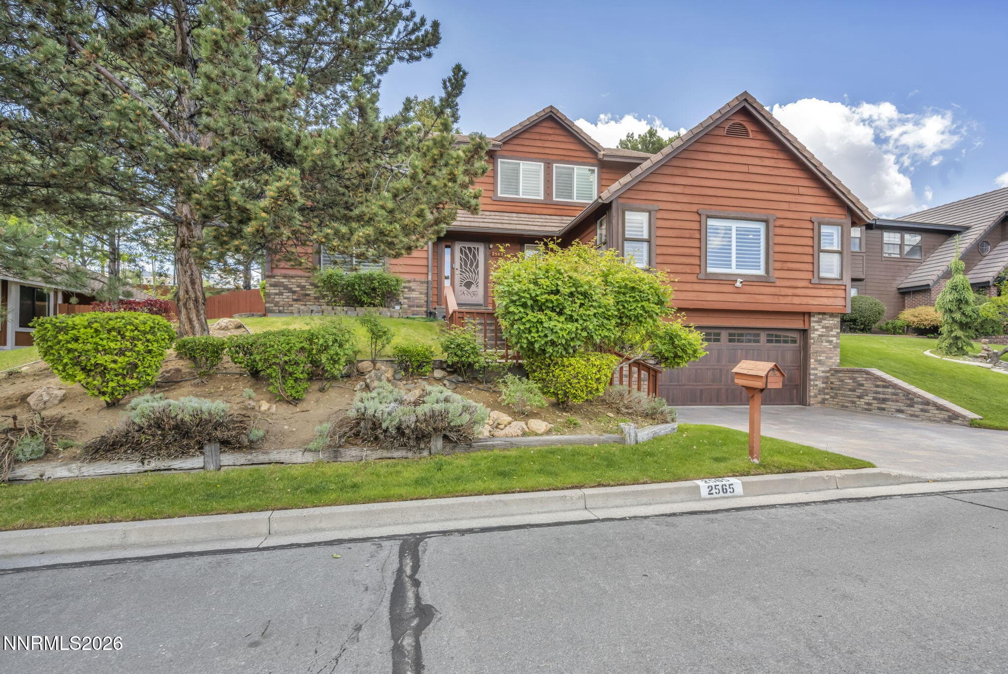 2565 Bryce Canyon Ln — photo 2