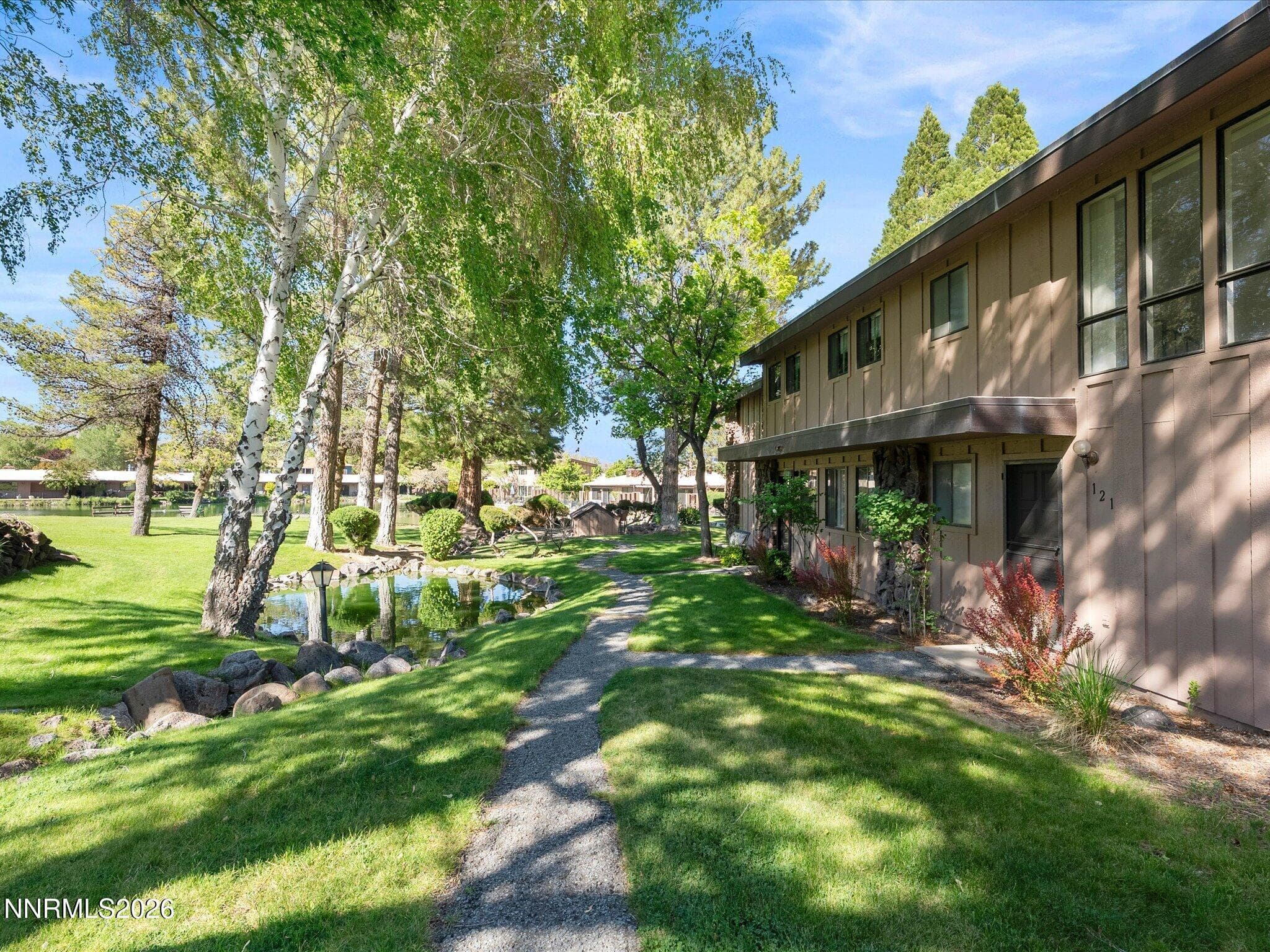 121 Lake Glen Dr — photo 2