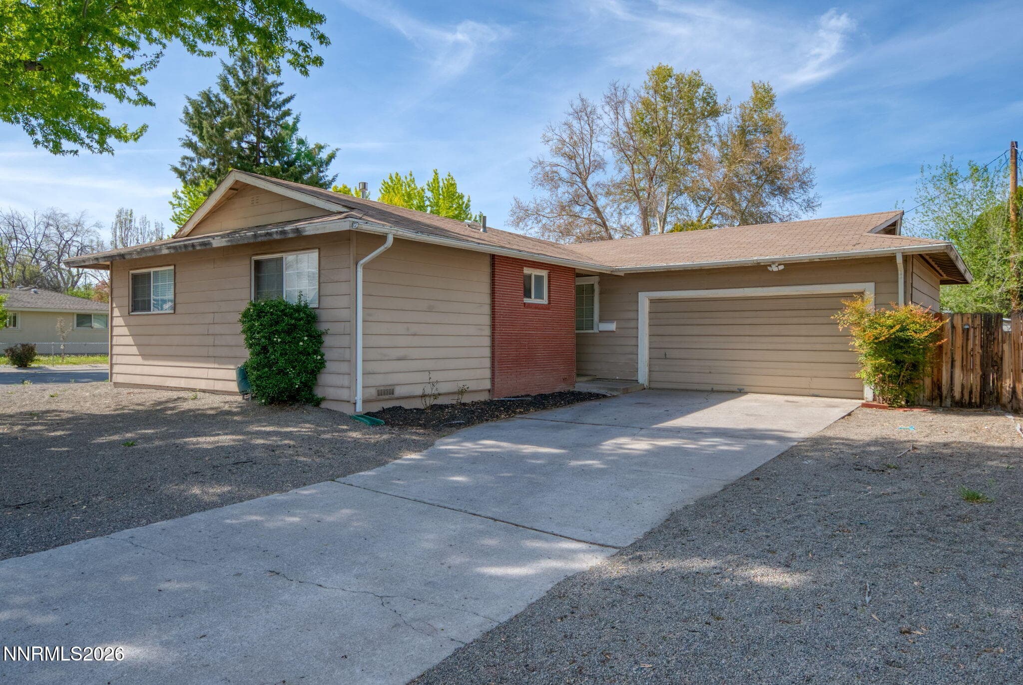 100 E Lenwood Dr — photo 1