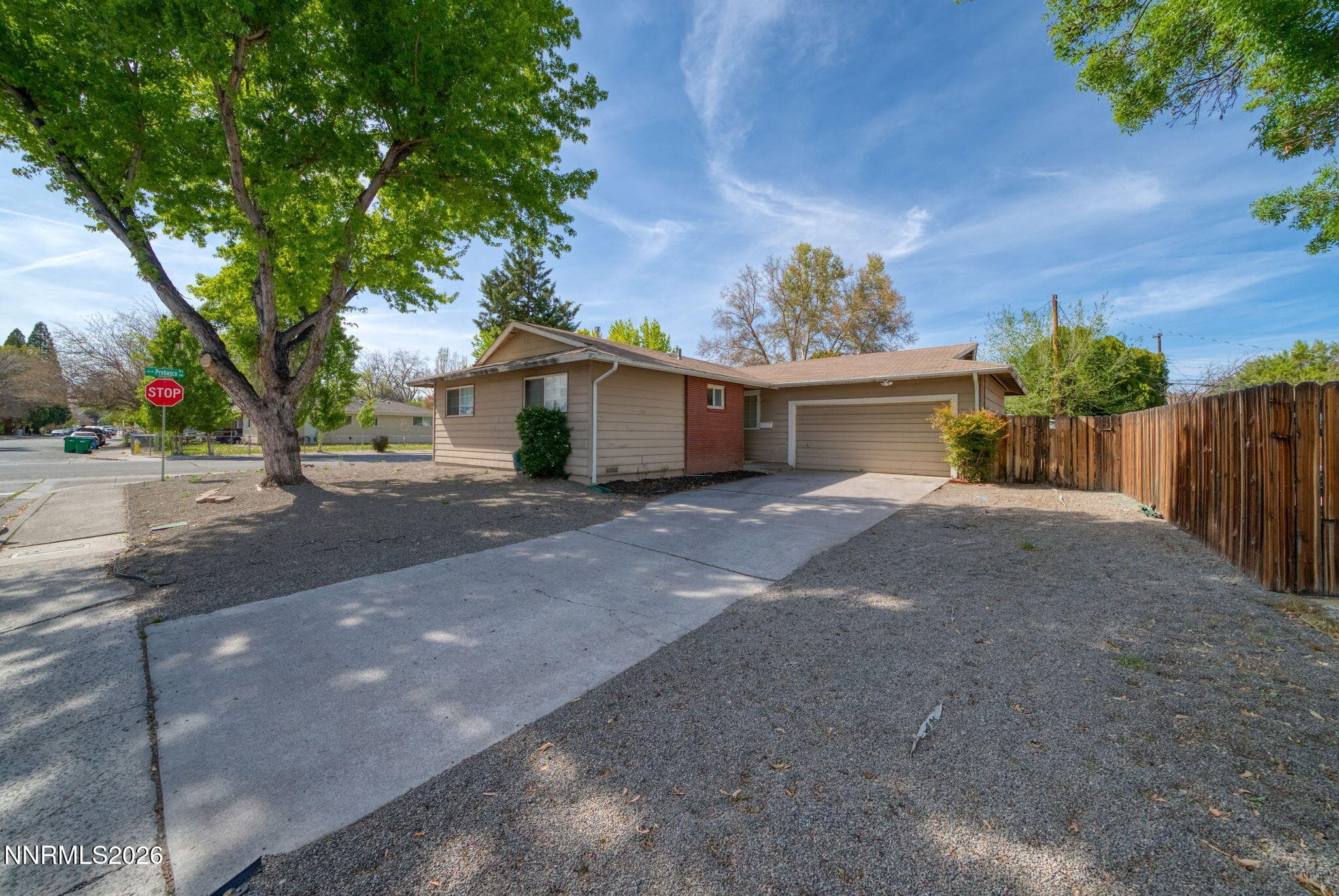 100 E Lenwood Dr — photo 2