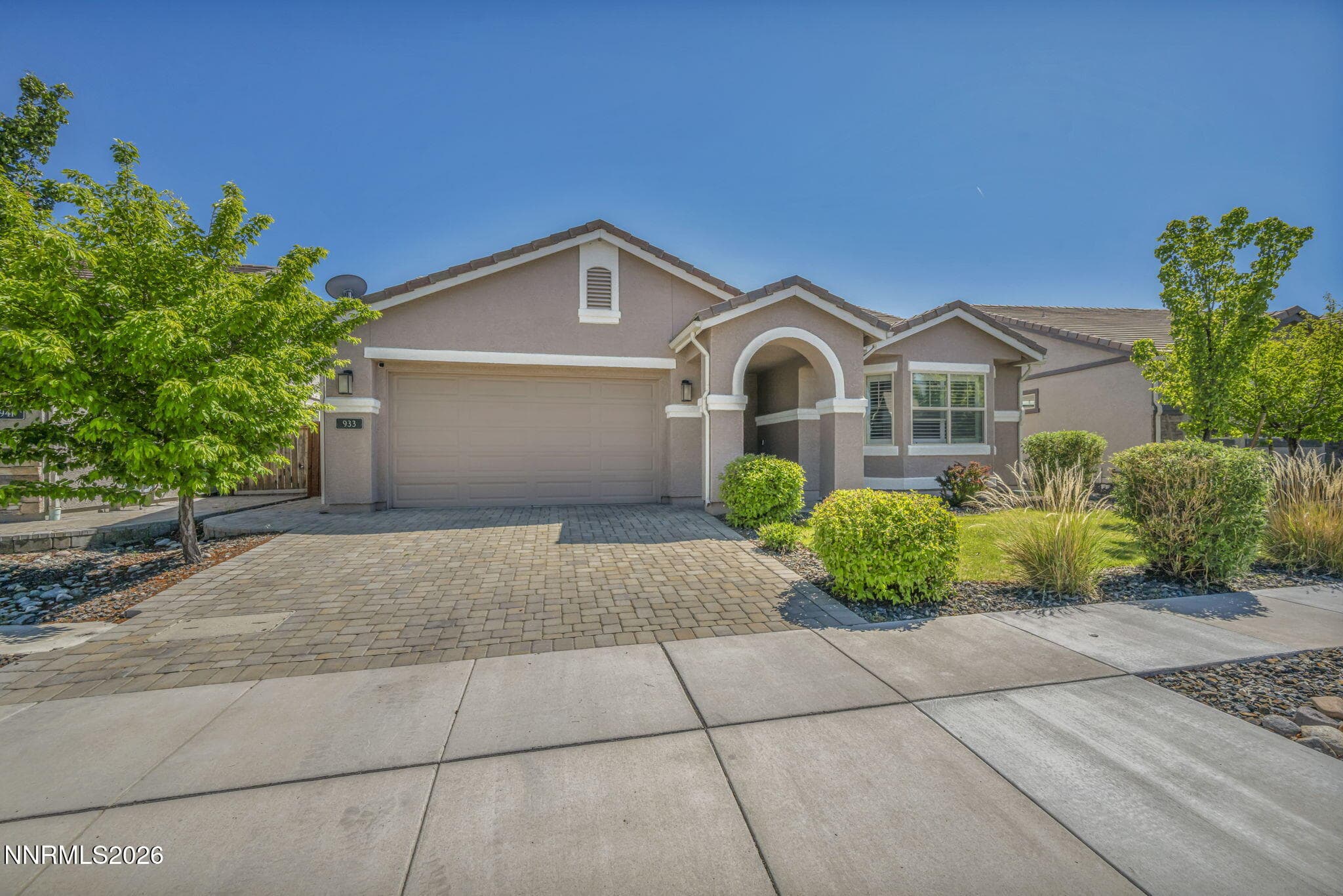 933 Silver Coyote Dr — photo 1