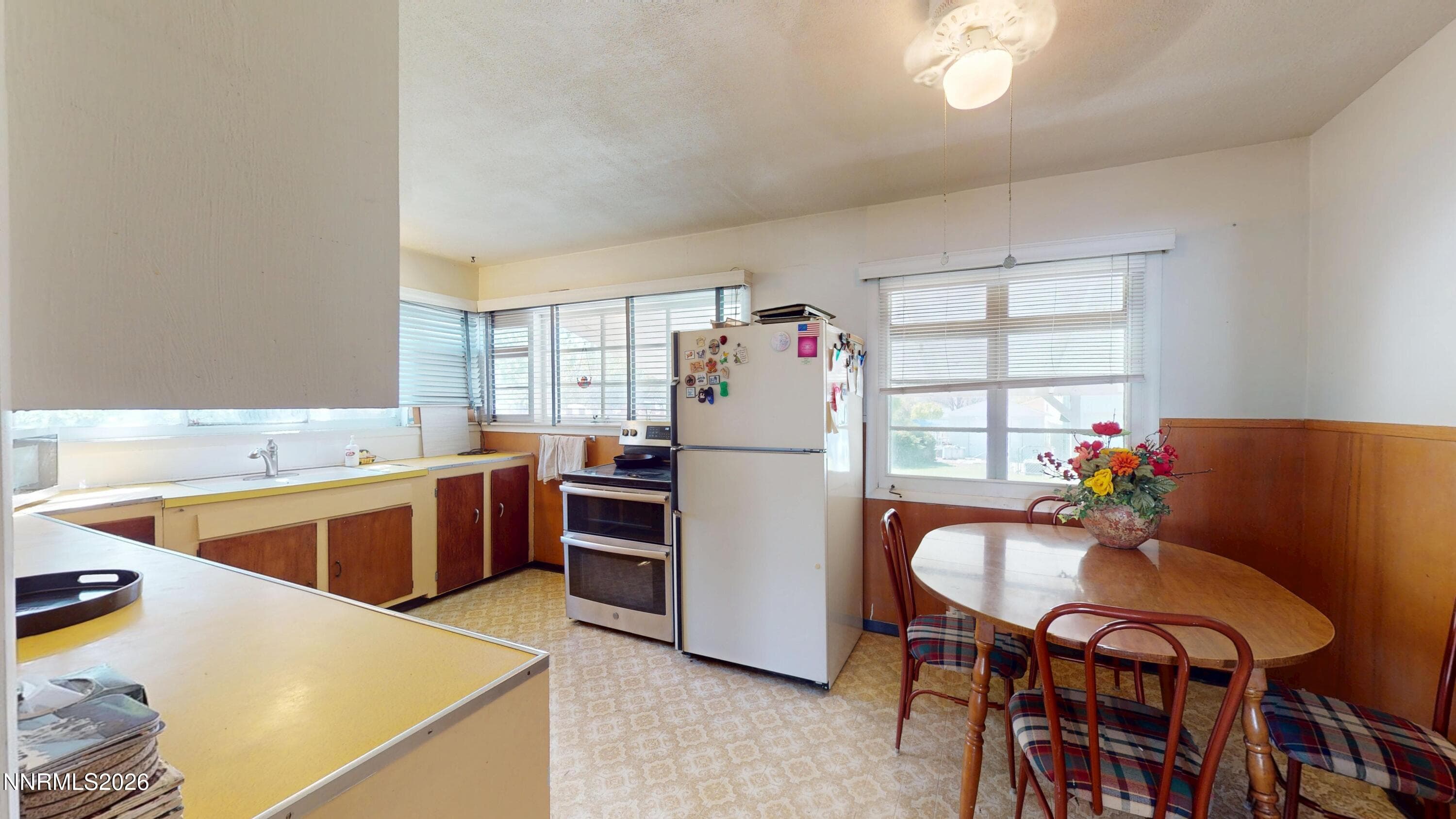 130 KENDALL ST - Photo 4