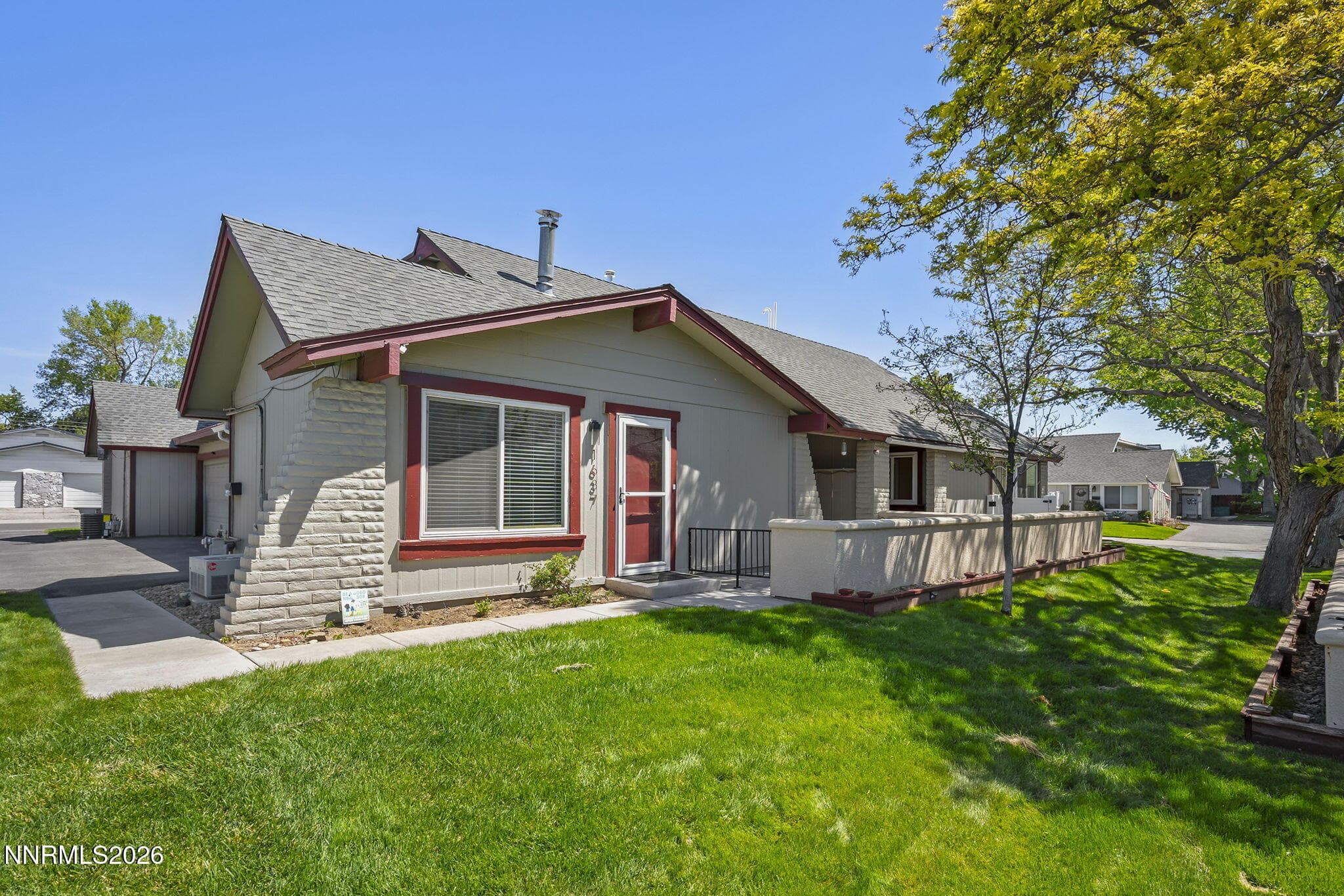 1637 York Way — photo 1