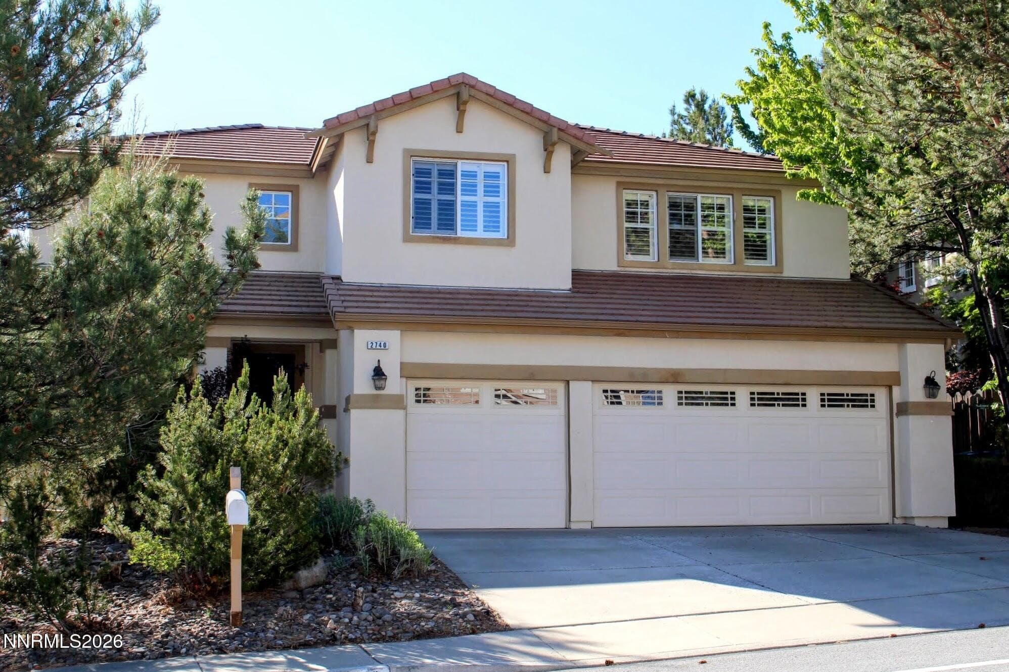 2740 Manzanita Ln — photo 1