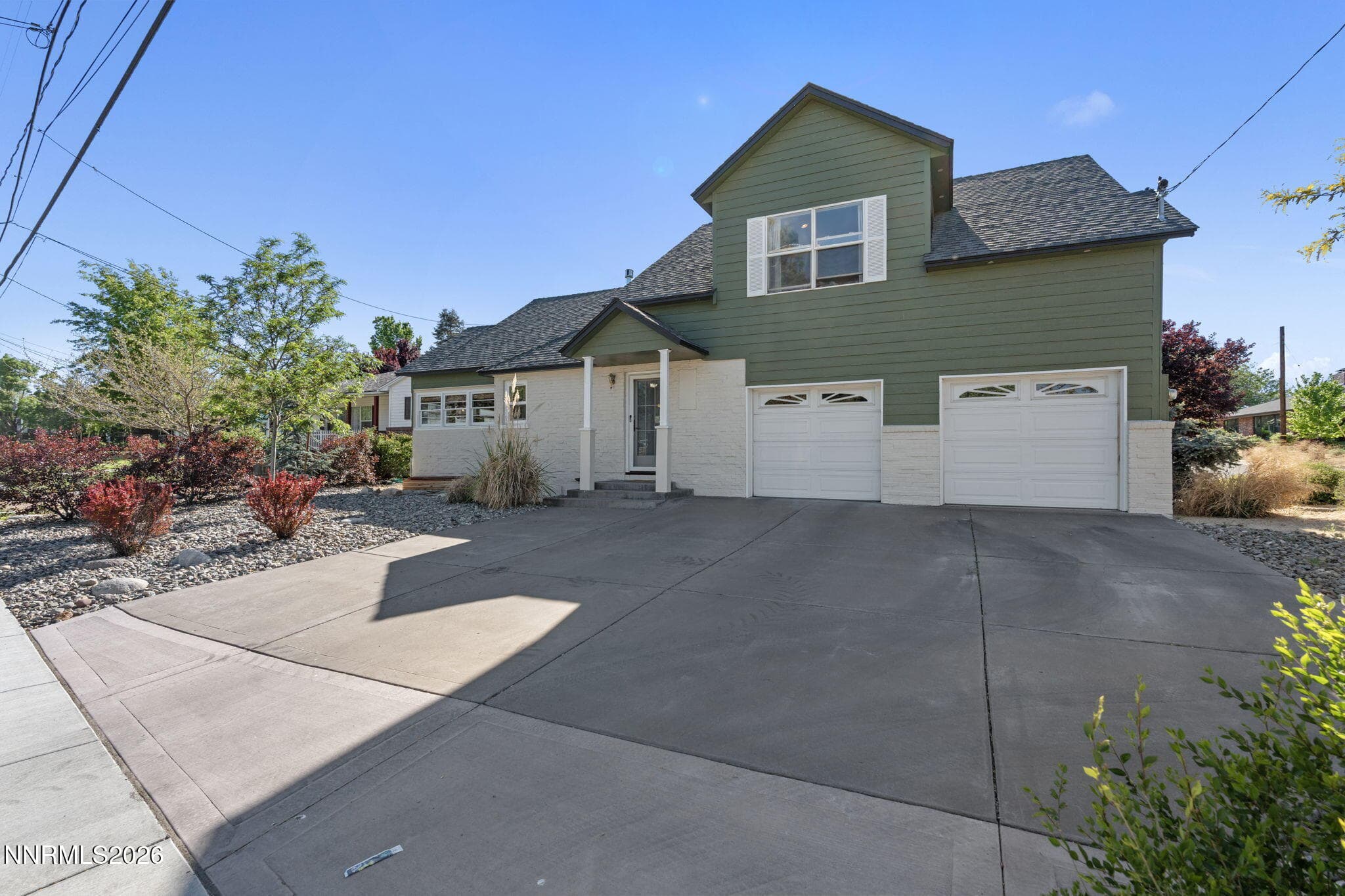 300 Country Club Dr — photo 2