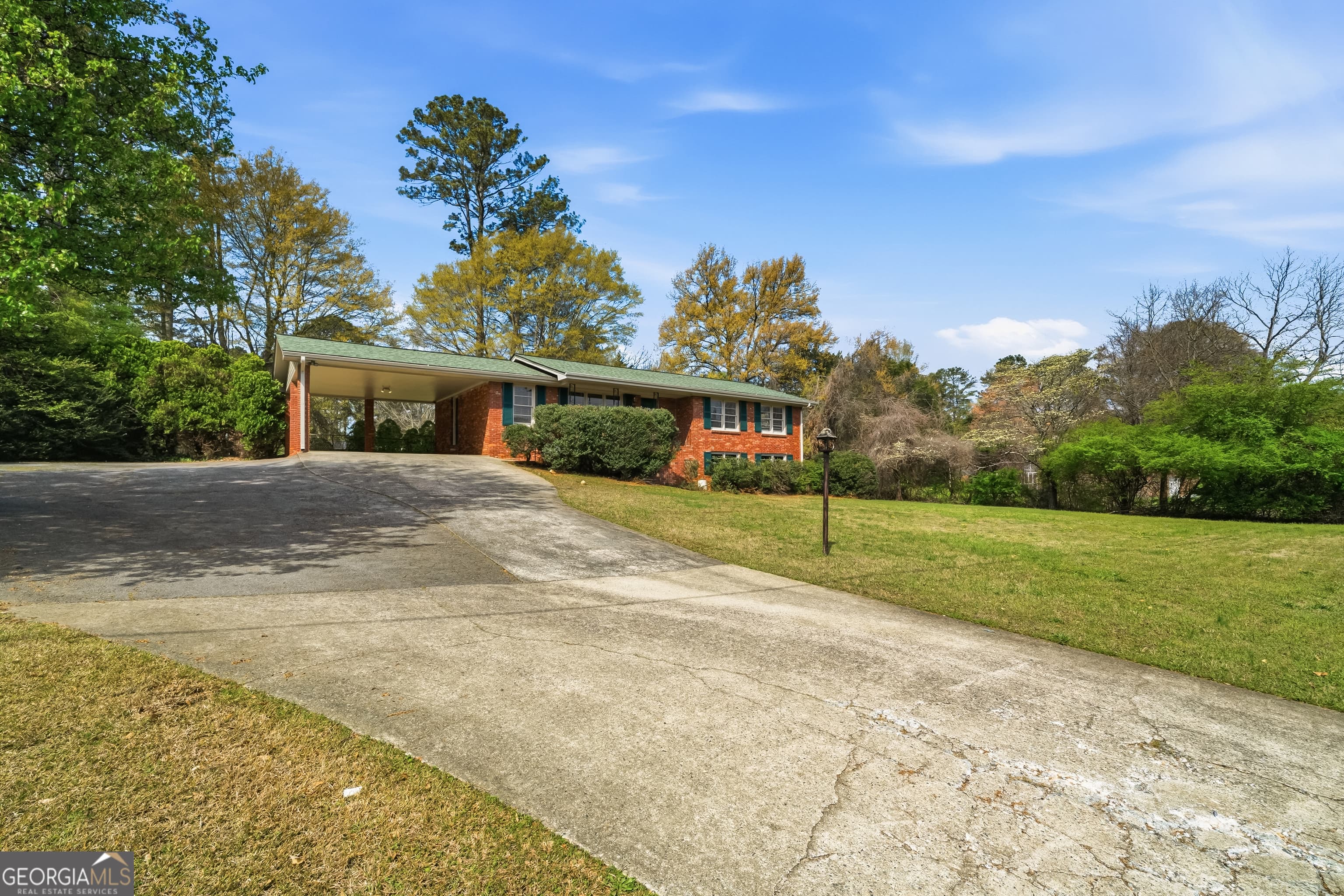 689 Old Canton Rd — photo 2