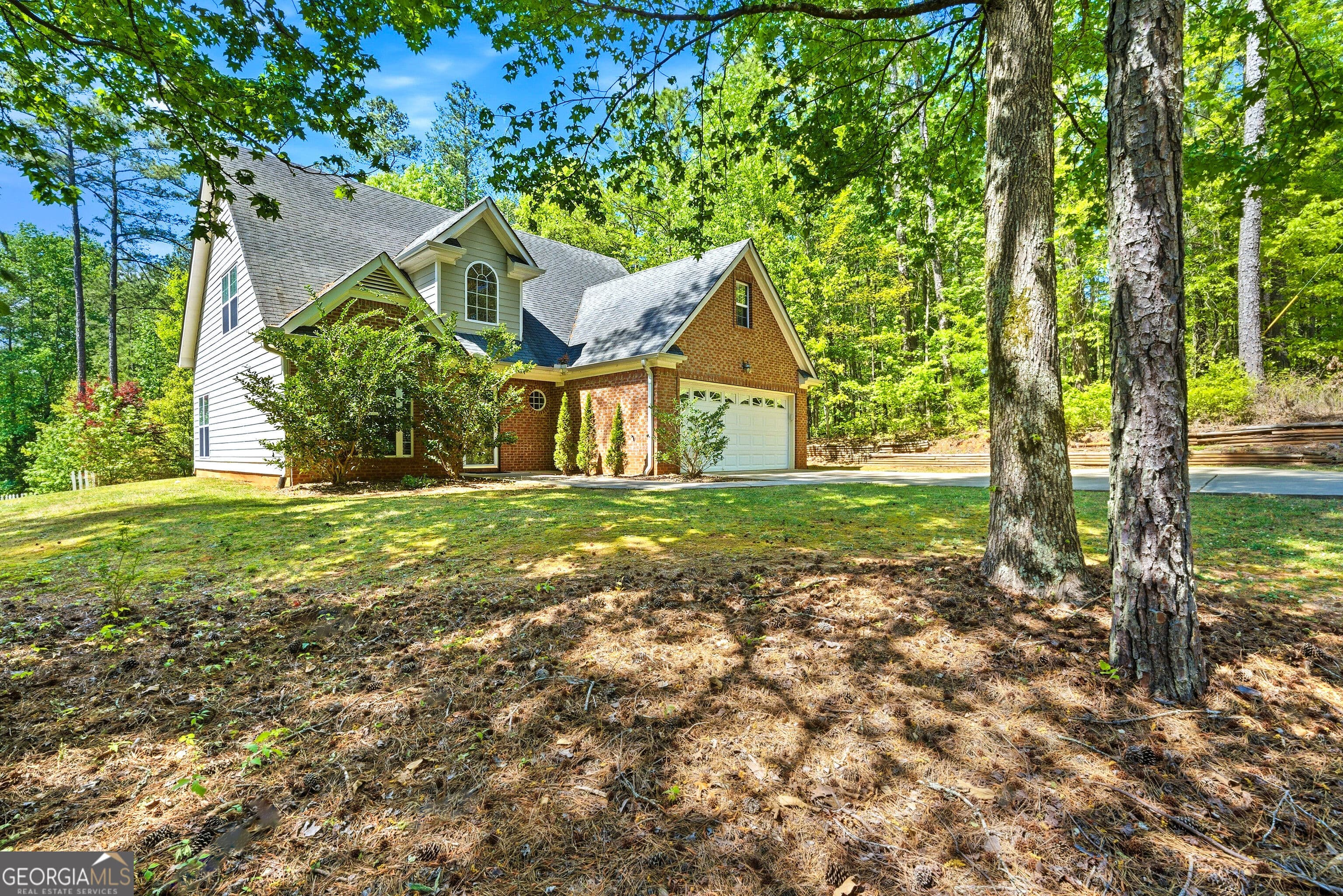 2270 Sharondale Dr — photo 2