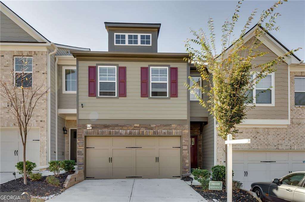 2102 Watts Ln — photo 1